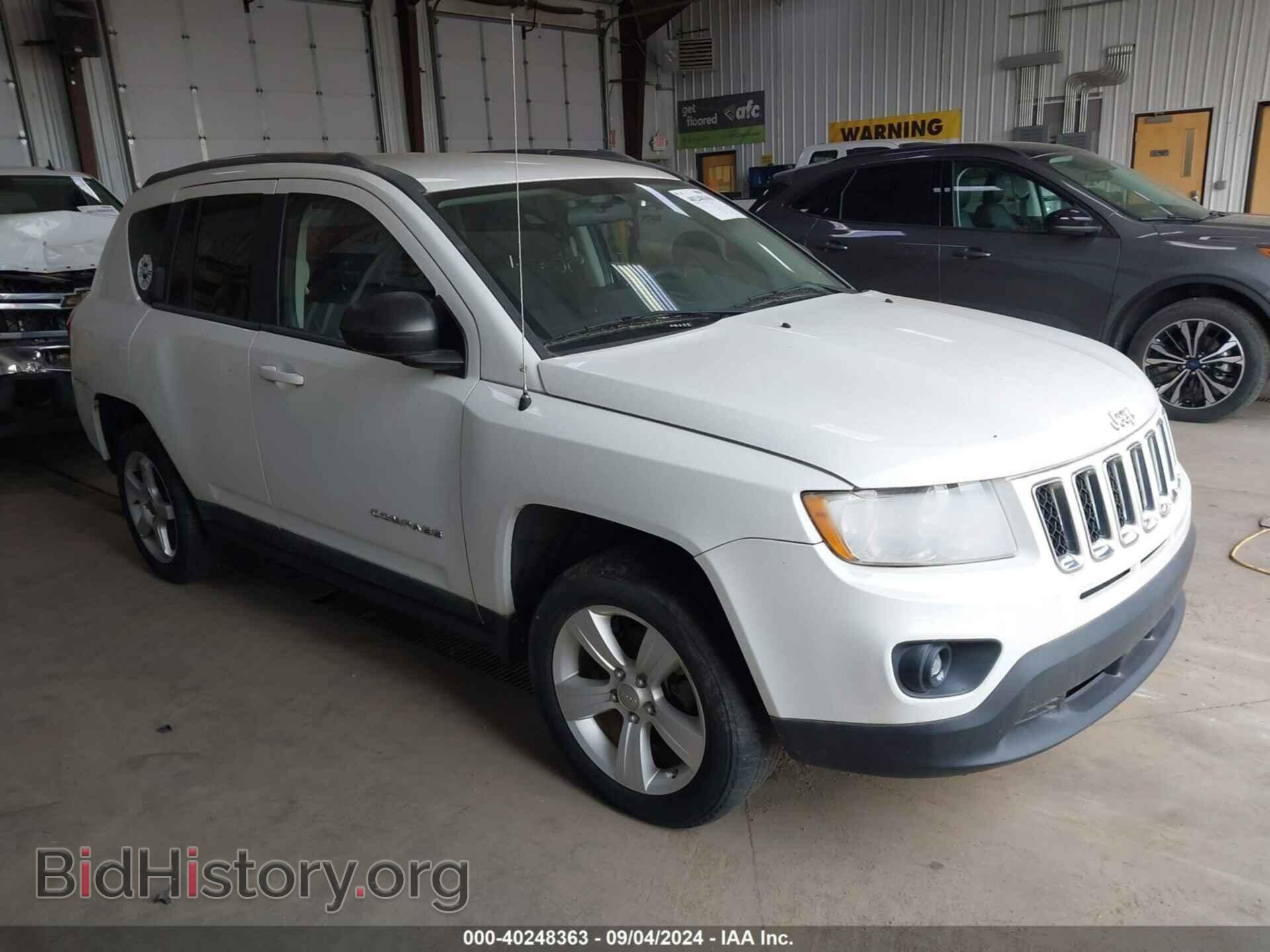 Photo 1J4NF1FB5BD278420 - JEEP COMPASS 2011