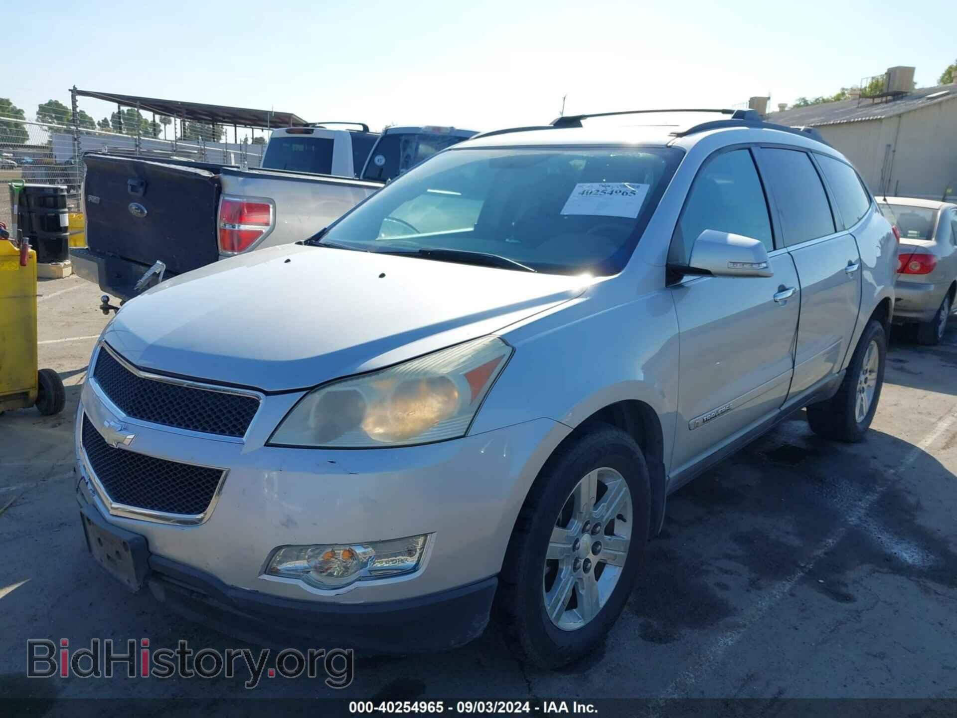 2009 CHEVROLET TRAVERSE - VIN: 1GNER23D39S178600 - Фото 2