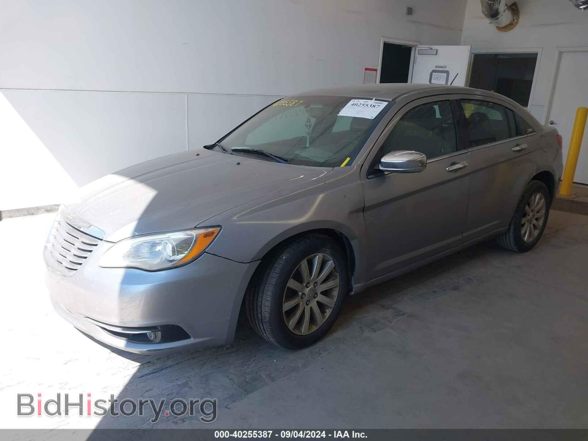 2013 CHRYSLER 200 - VIN: 1C3CCBCG2DN674835 - Фото 2