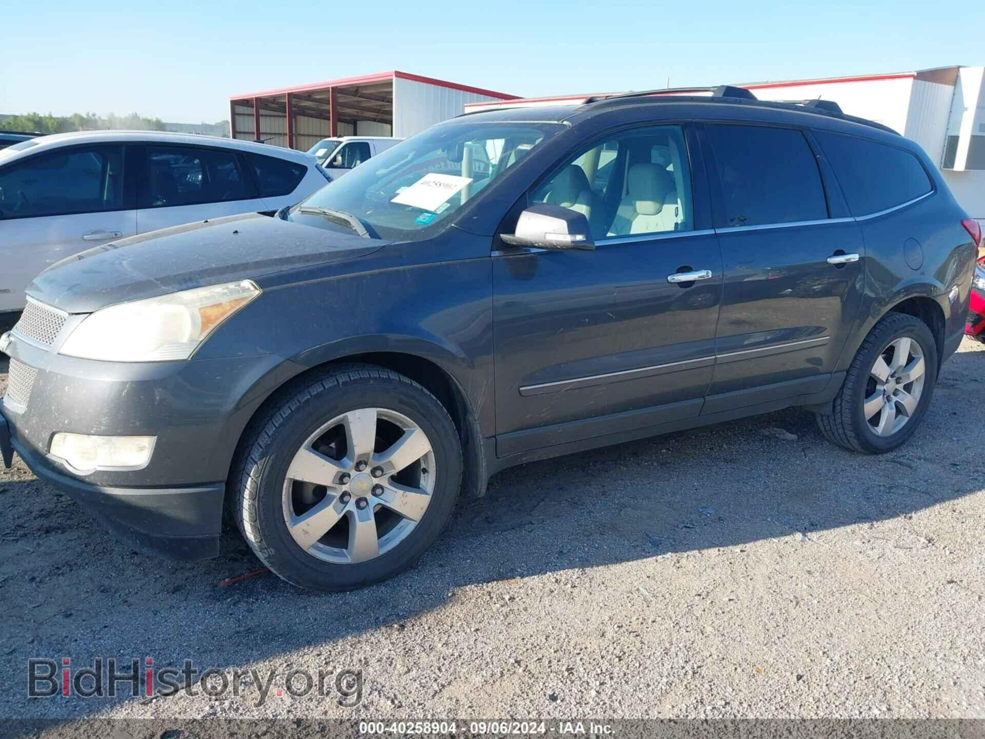2011 CHEVROLET TRAVERSE - VIN: 1GNKVLED3BJ377644 - Фото 2