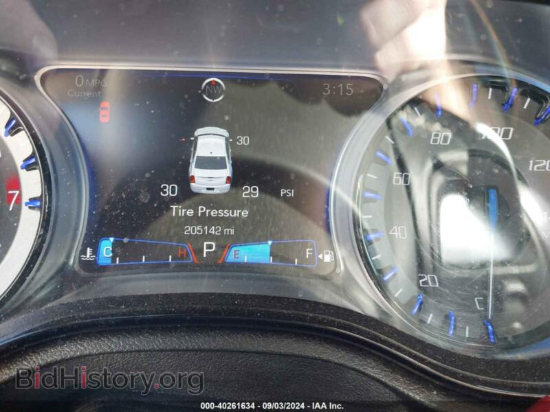 2016 Chrysler 300 (VIN 2C3CCABG2GH207813) — фото 7 из 17