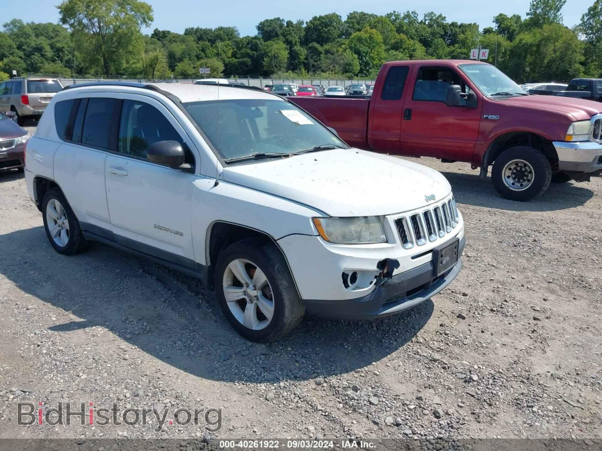 Photo 1J4NF1FB5BD240170 - JEEP COMPASS 2011