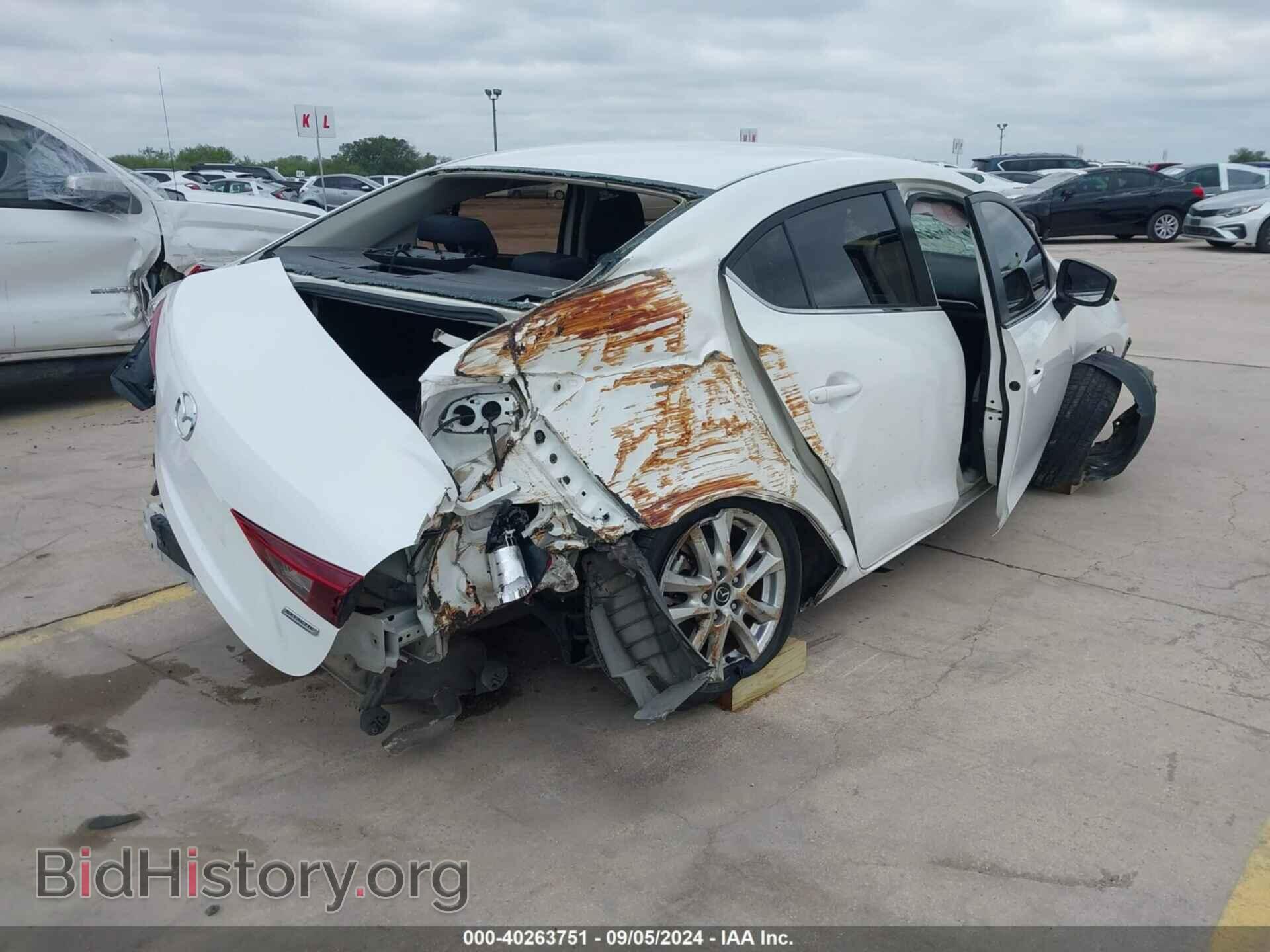 2017 MAZDA MAZDA3 - VIN: 3MZBN1U77HM121301 - Фото 4