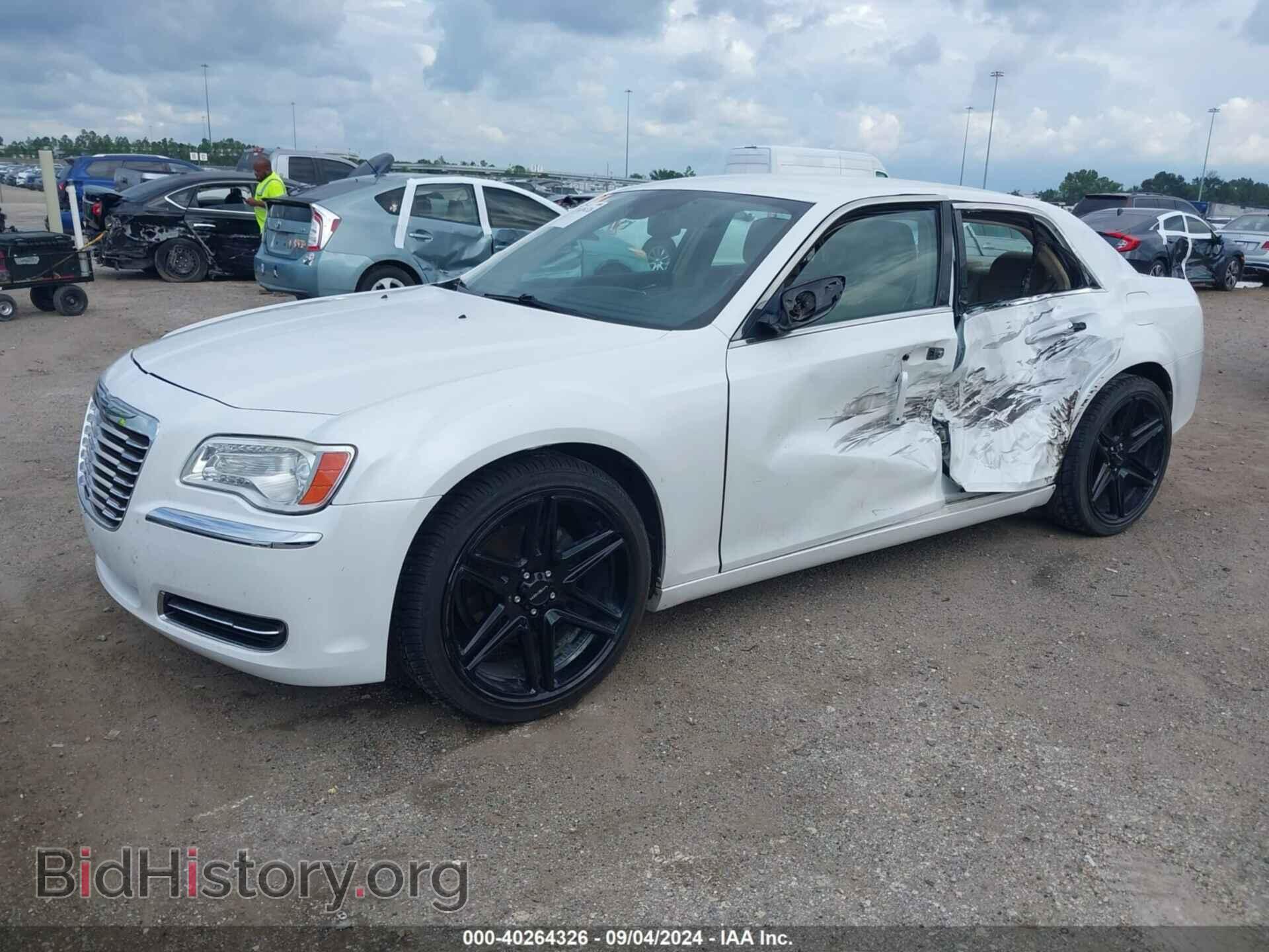 2012 CHRYSLER 300 - VIN: 2C3CCAAG0CH104482 - Фото 2