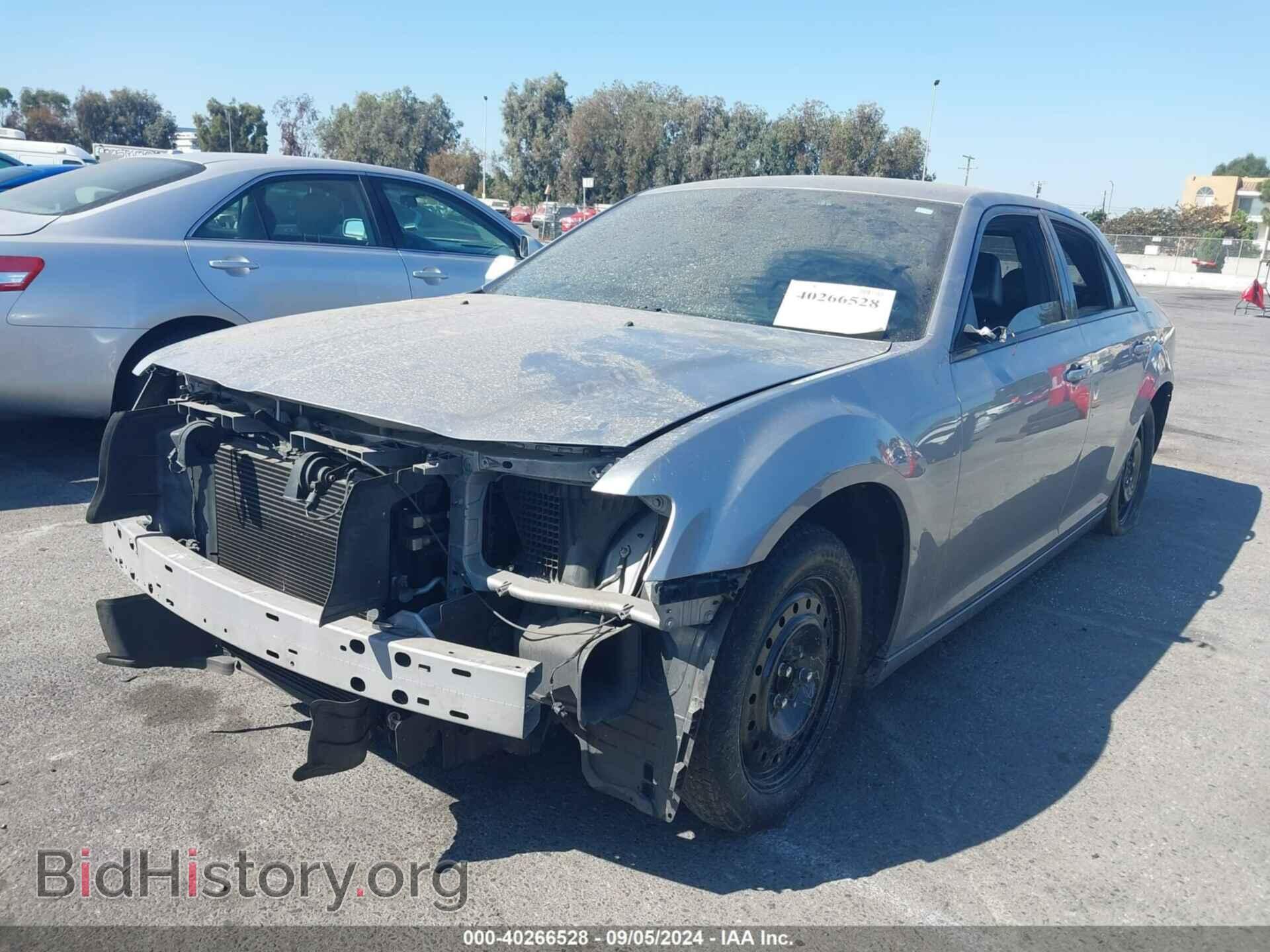 2016 CHRYSLER 300 - VIN: 2C3CCABG0GH287385 - Фото 2