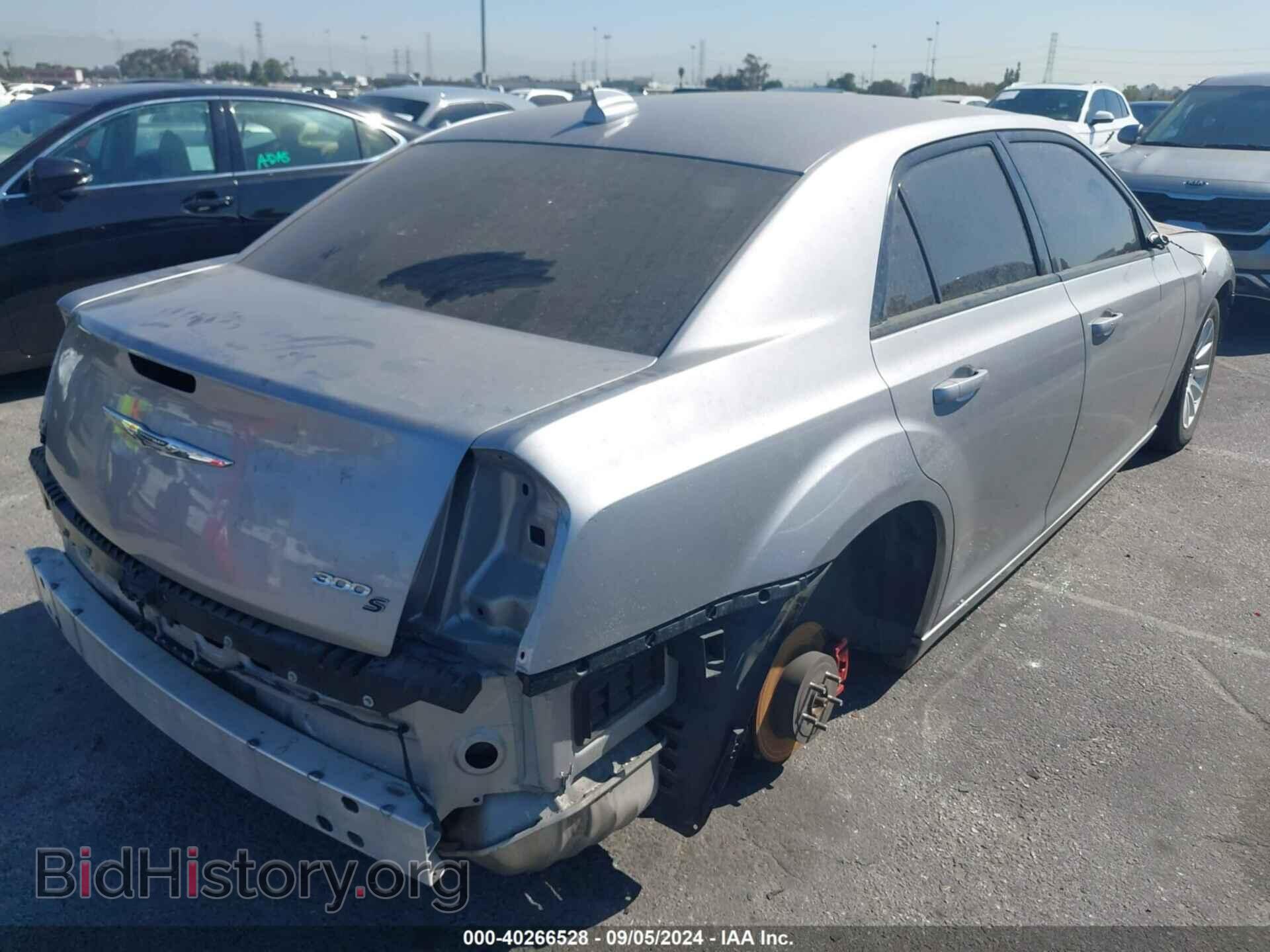 2016 CHRYSLER 300 - VIN: 2C3CCABG0GH287385 - Фото 4