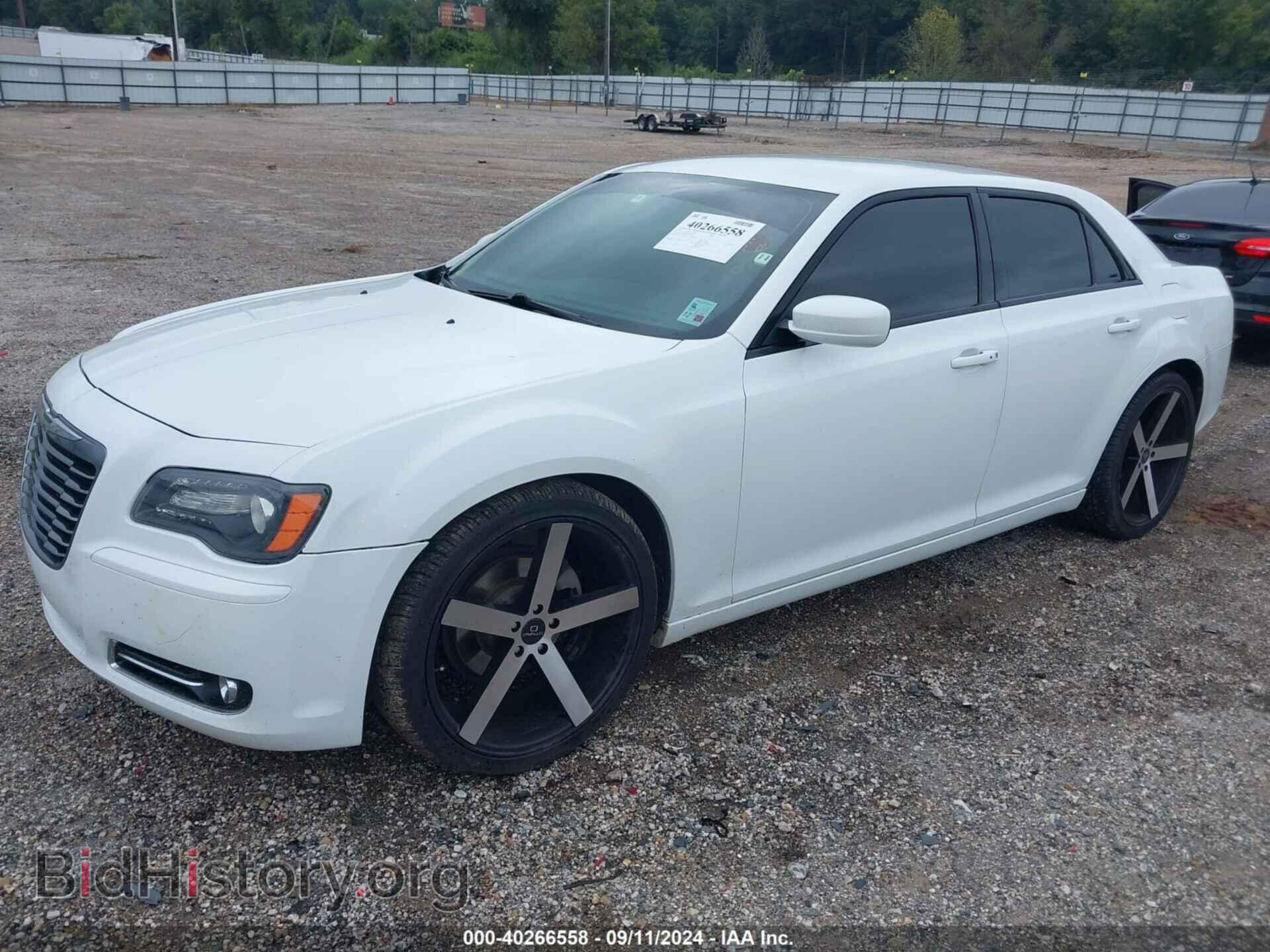 2014 CHRYSLER 300 - VIN: 2C3CCABGXEH276133 - Фото 2