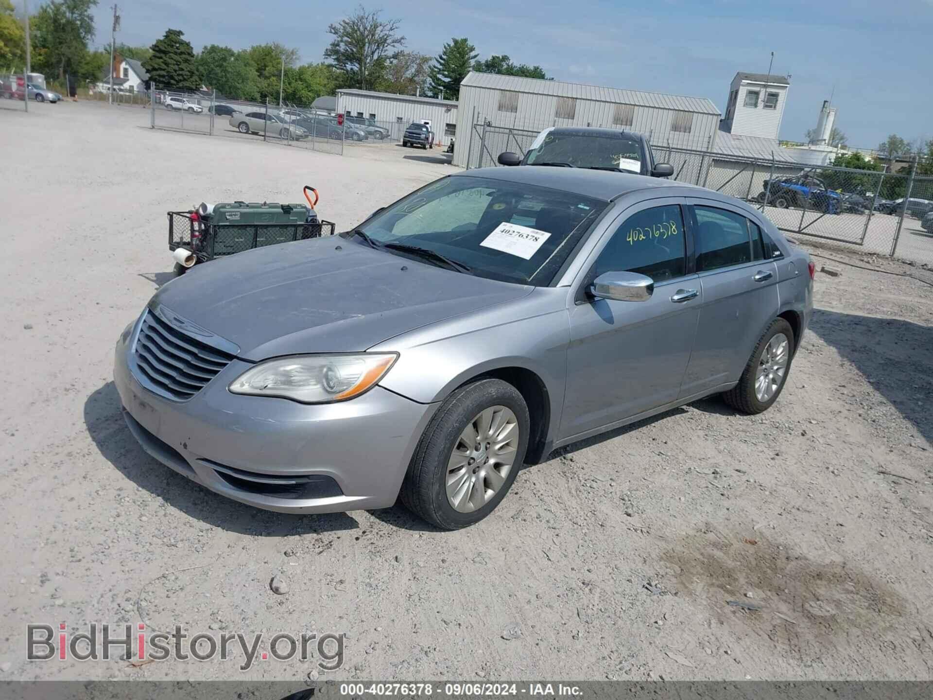 2013 CHRYSLER 200 - VIN: 1C3CCBAB0DN642098 - Фото 2