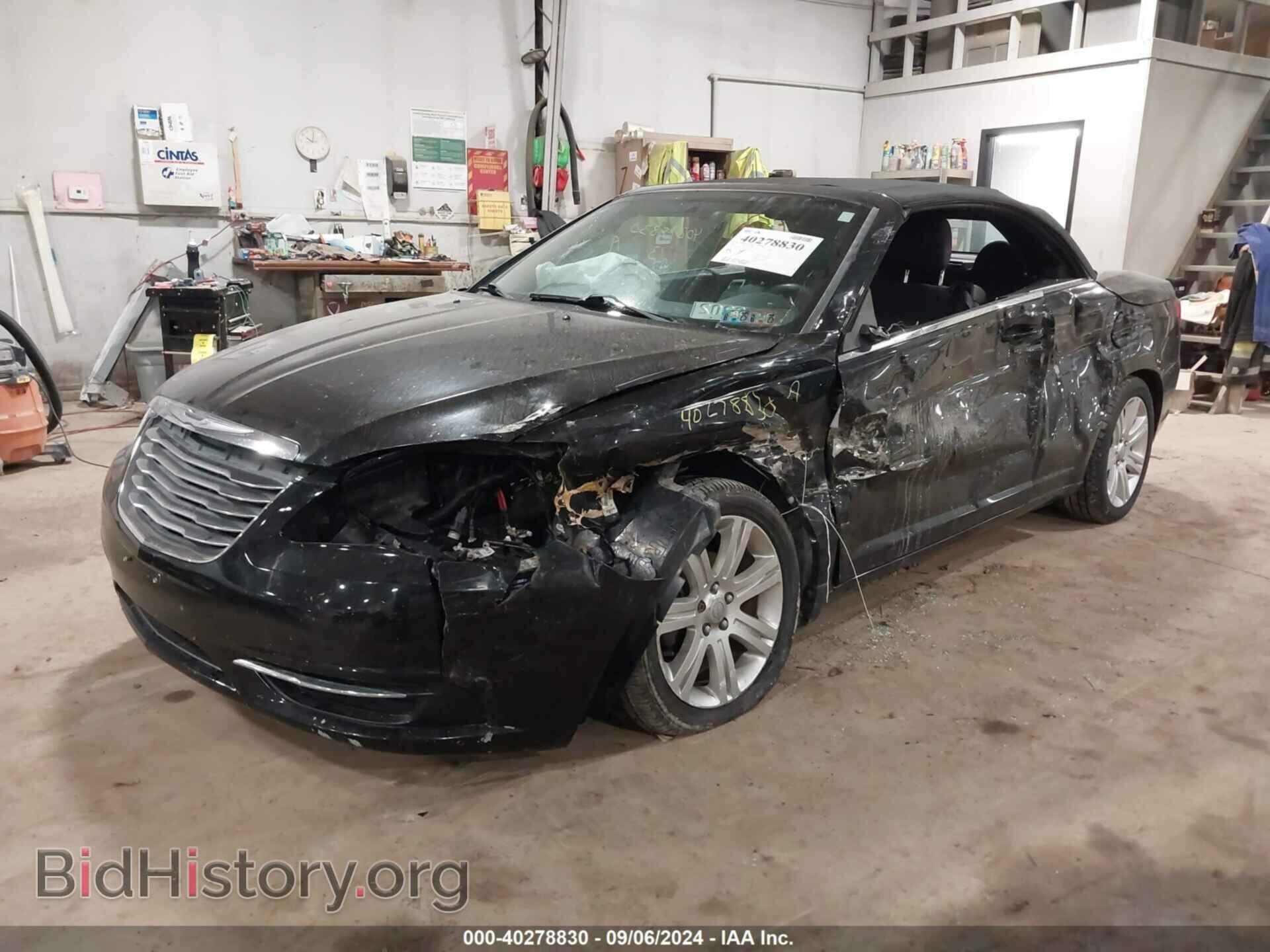 2013 CHRYSLER 200 - VIN: 1C3BCBEBXDN598195 - Фото 2