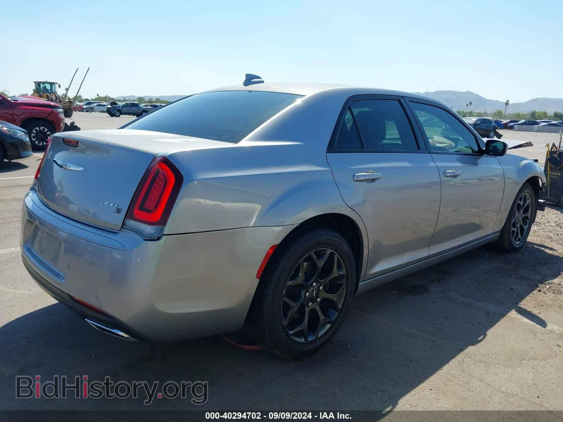 2018 CHRYSLER 300 - VIN: 2C3CCAGG8JH300075 - Фото 4