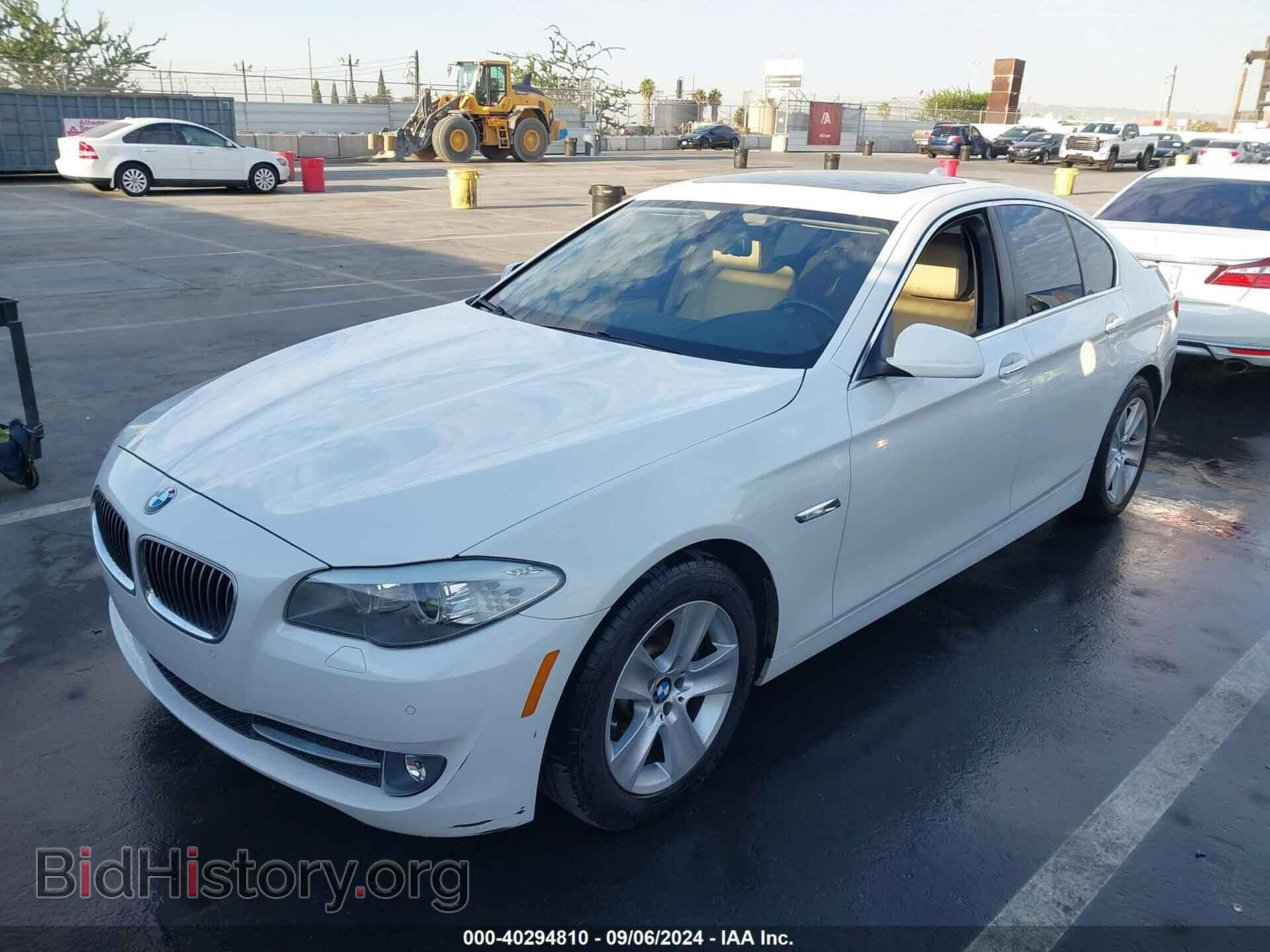 2012 BMW 528I - VIN: WBAXG5C59CDW85740 - Фото 2