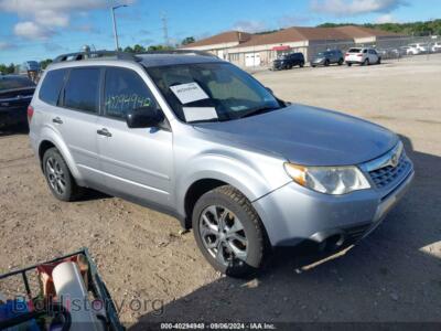 2012 Subaru FORESTER 2.5X, серебристый — VIN JF2SHABC1CH449659, IAAI
