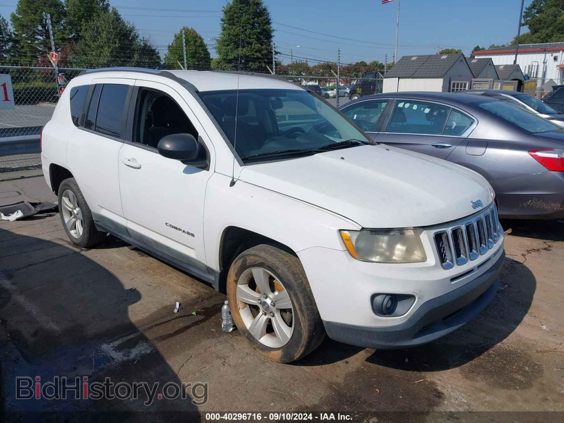 Photo 1J4NT1FA5BD175014 - JEEP COMPASS 2011