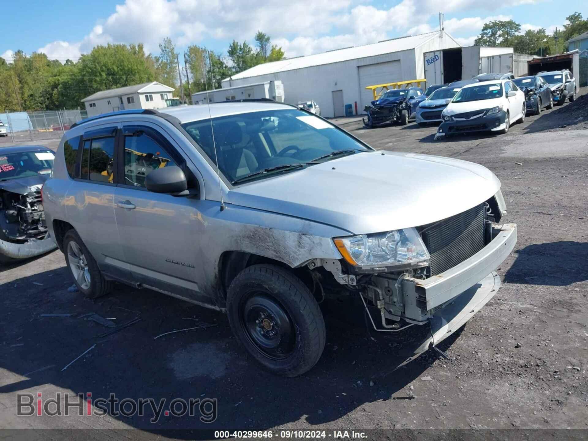 Photo 1J4NT1FB7BD151483 - JEEP COMPASS 2011