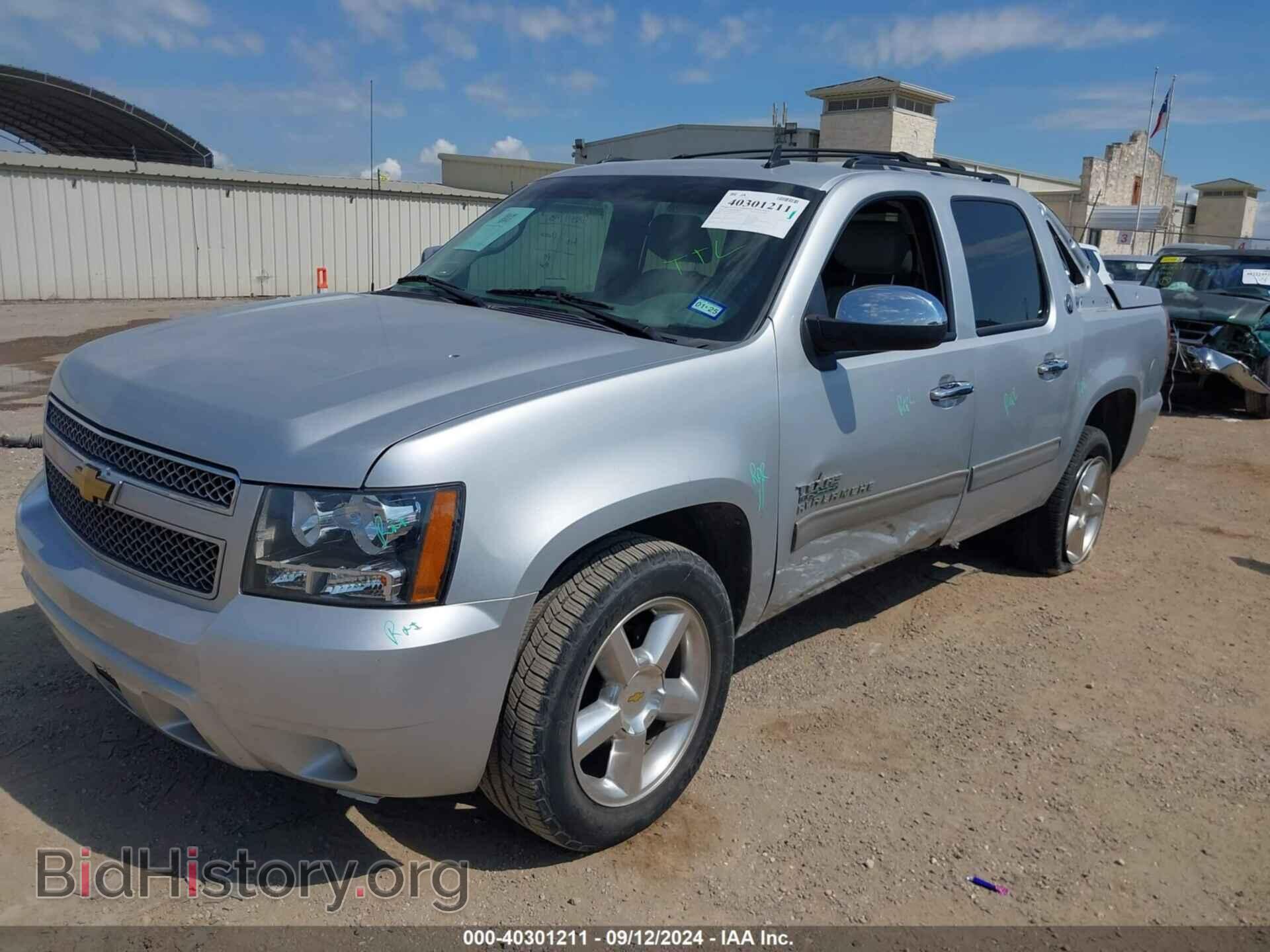2013 CHEVROLET AVALANCHE - VIN: 3GNMCFE0XDG379554 - Фото 2