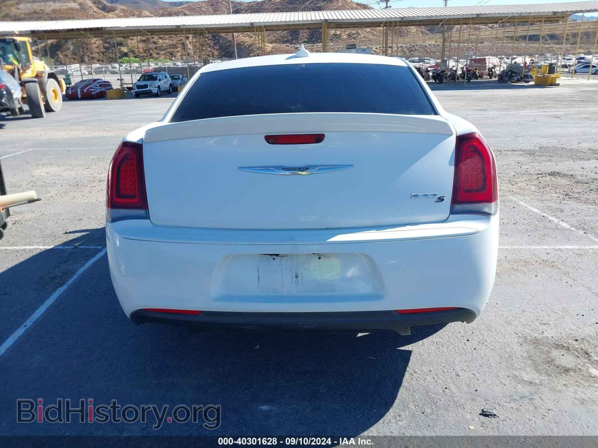 2018 CHRYSLER 300 - VIN: 2C3CCABG0JH296496 - Photo 16