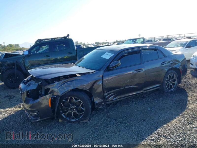 2018 Chrysler 300 (VIN 2C3CCAGG2JH256252) — photo 2 of 20