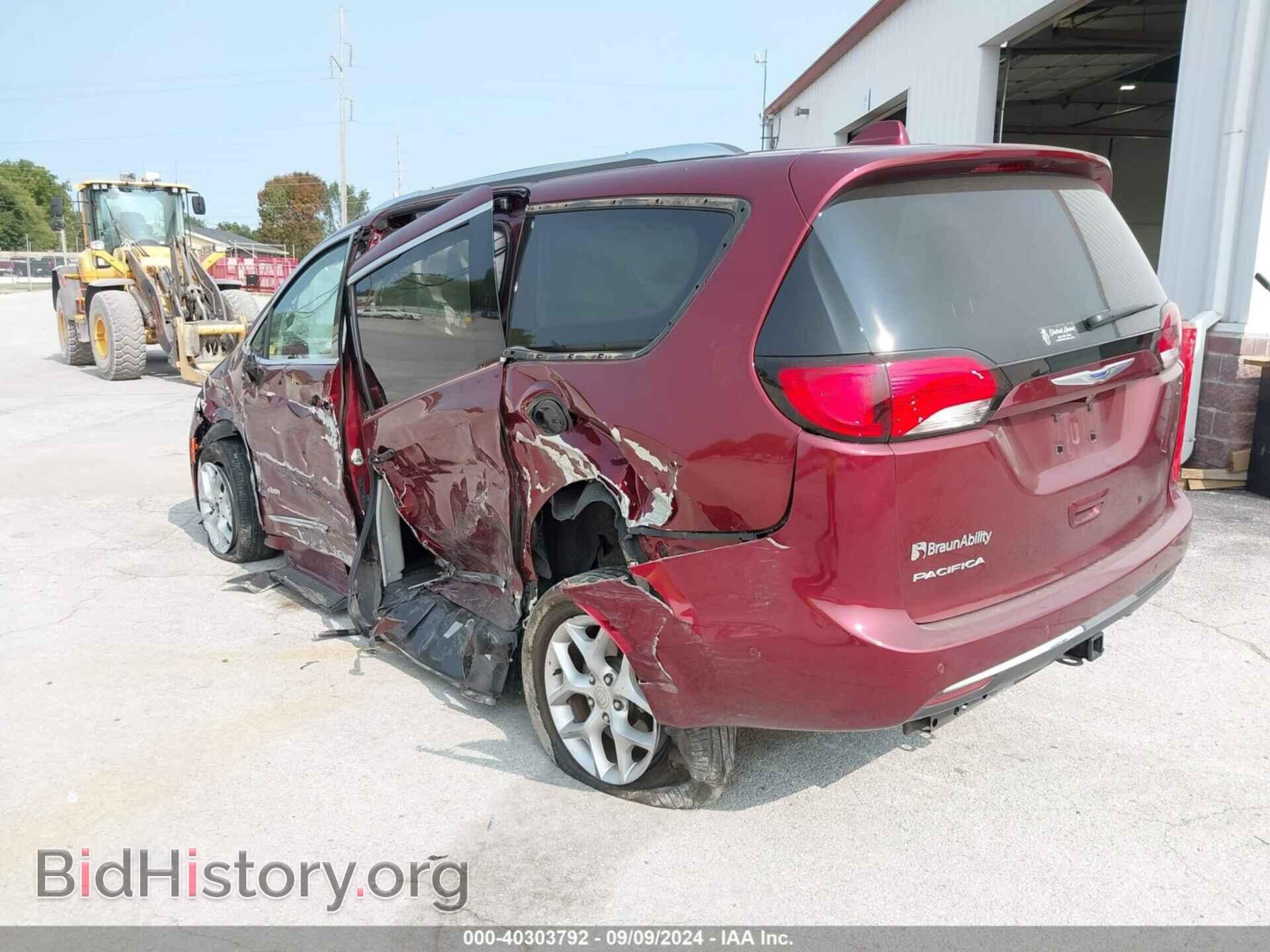 2019 CHRYSLER PACIFICA - VIN: 2C4RC1EG9KR708282 - Фото 3