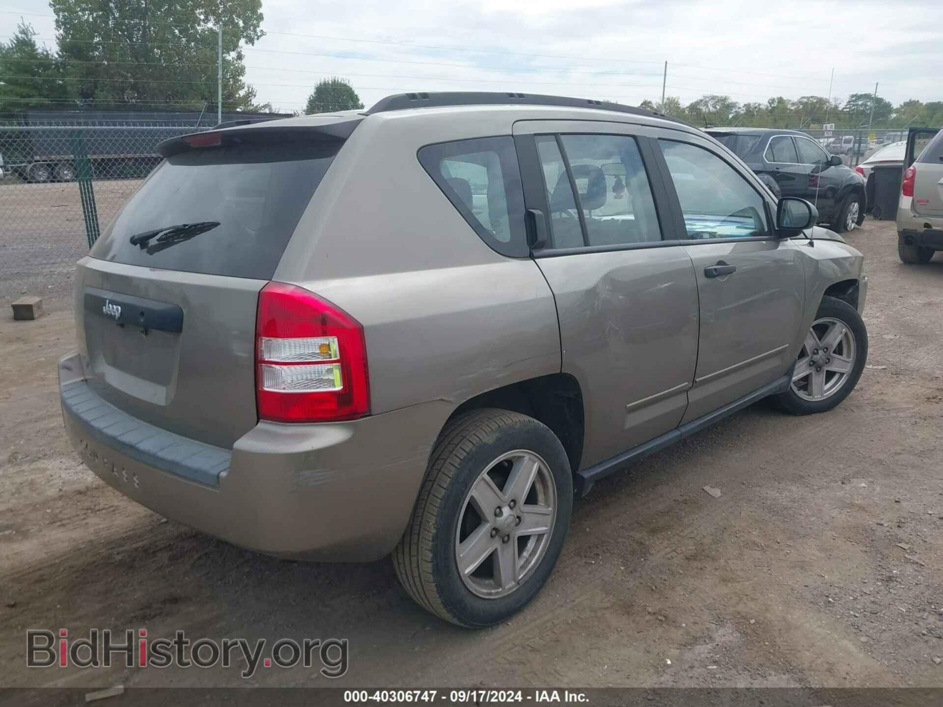 2008 JEEP COMPASS - VIN: 1J8FT47048D642880 - Photo 4