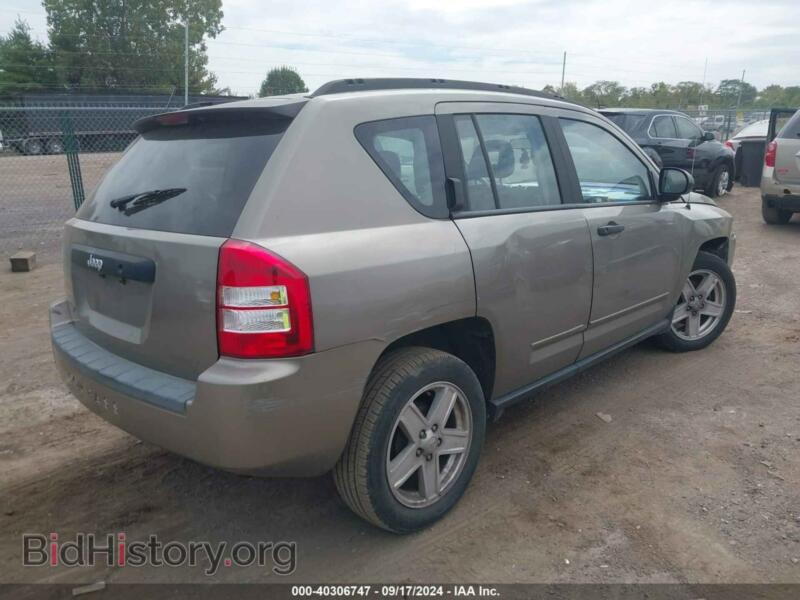2008 Jeep COMPASS (VIN 1J8FT47048D642880) — фото 4 из 11