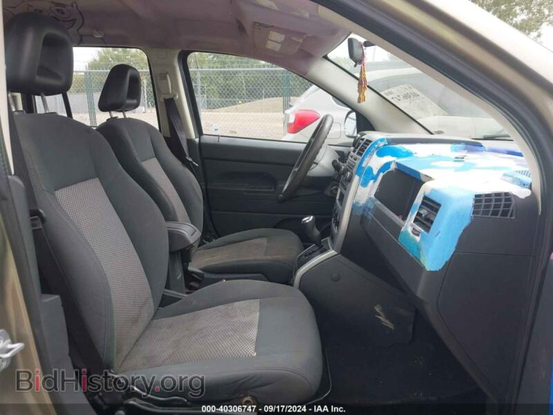2008 Jeep COMPASS (VIN 1J8FT47048D642880) — фото 5 из 11