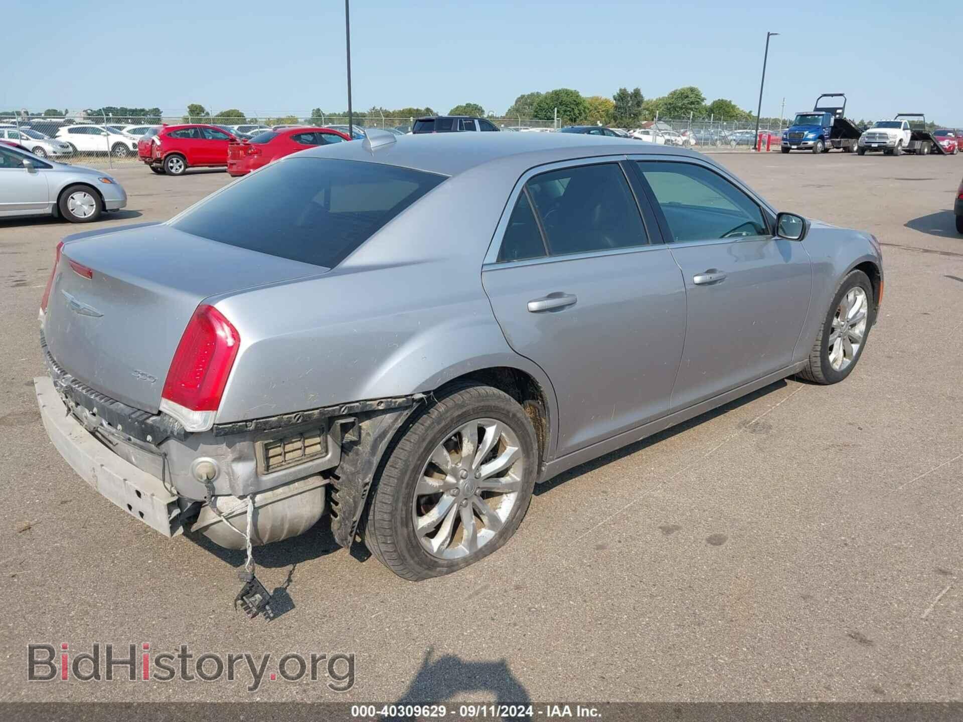 2017 CHRYSLER 300 - VIN: 2C3CCARG2HH580339 - Фото 4