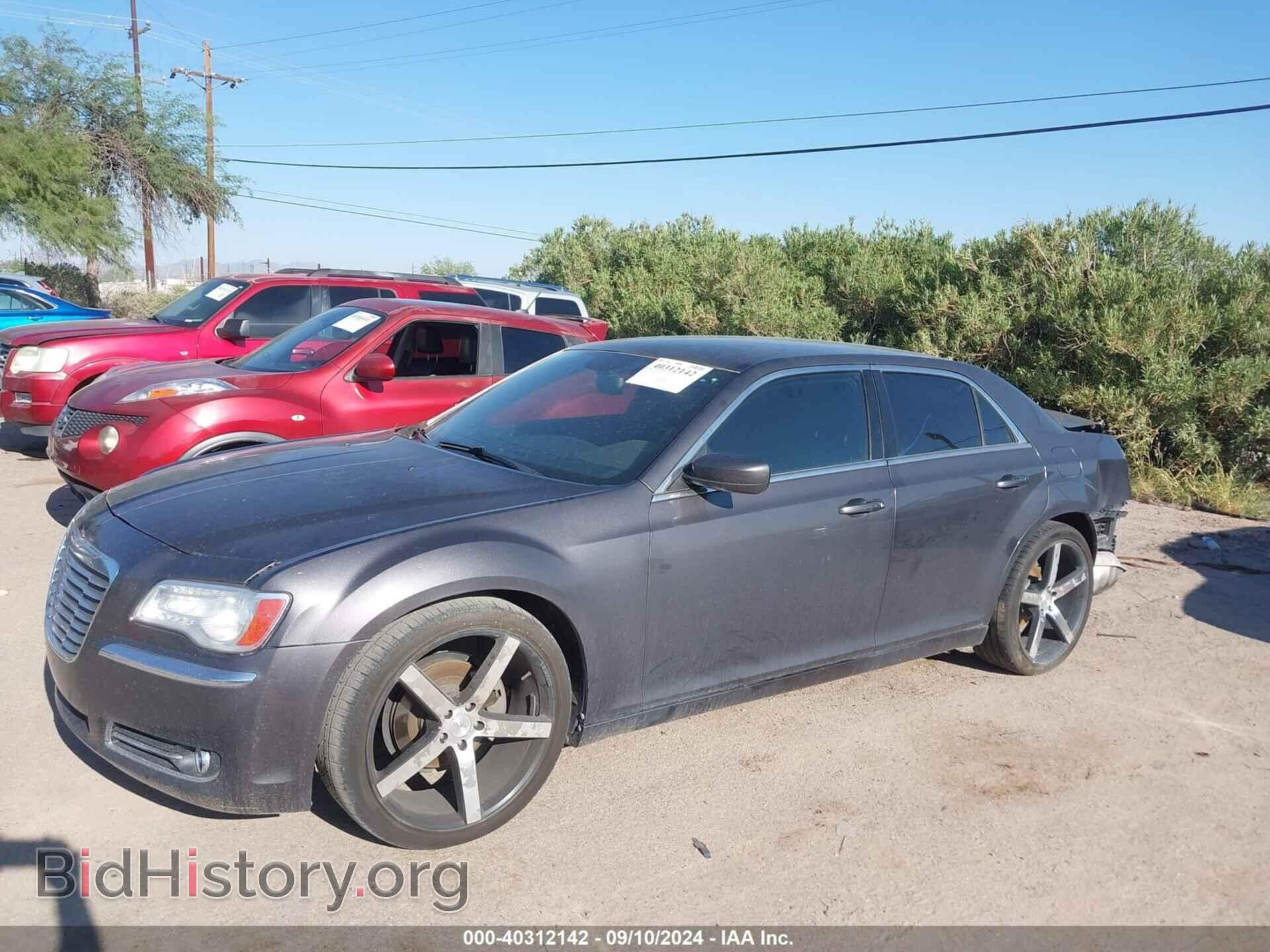 2013 CHRYSLER 300 - VIN: 2C3CCAAG2DH640920 - Фото 2