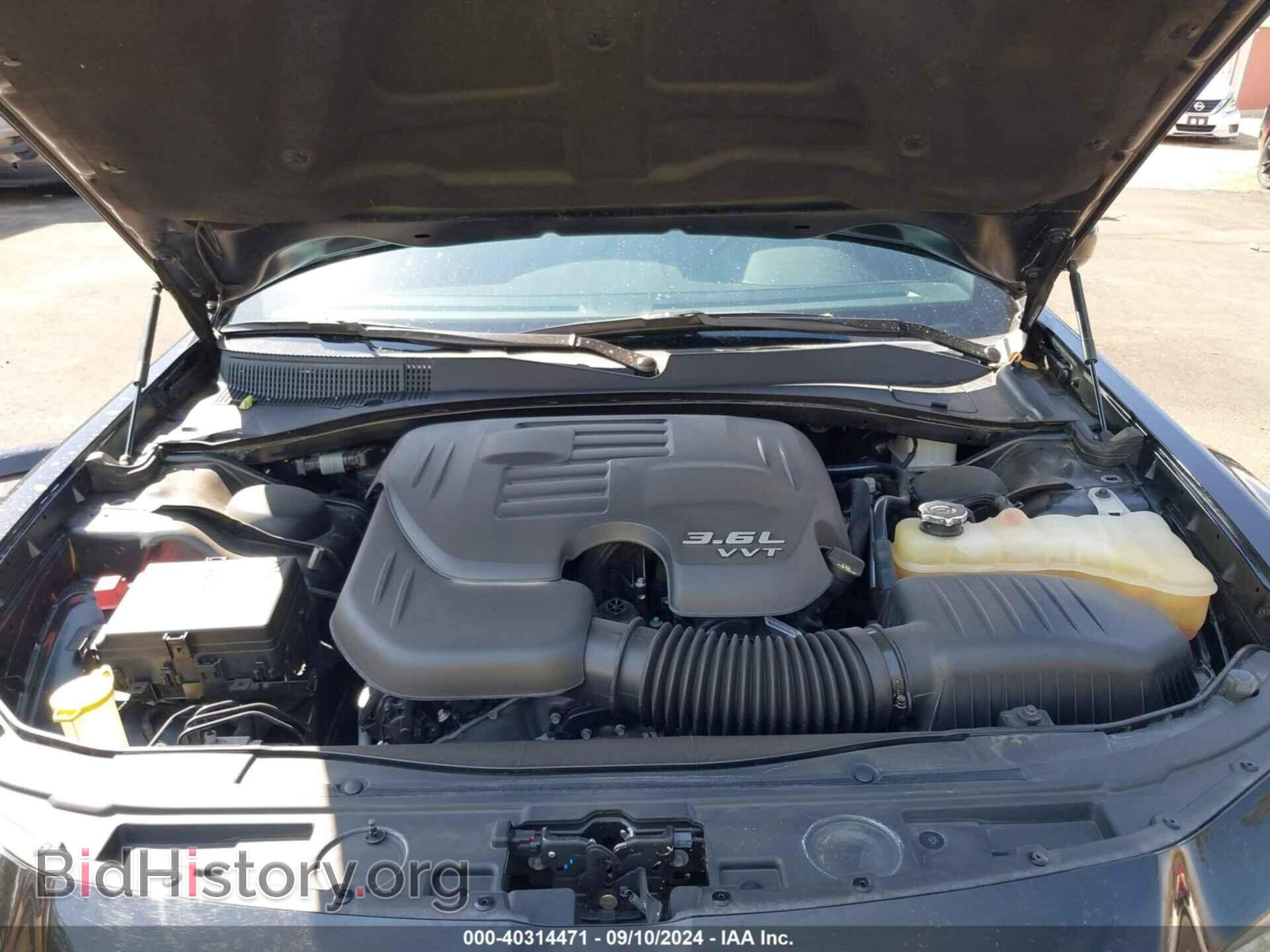 2018 CHRYSLER 300 - VIN: 2C3CCABG4JH338099 - Фото 10