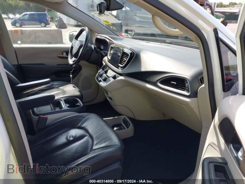 2017 Chrysler PACIFICA (VIN 2C4RC1BG0HR771784) — photo 5 of 17