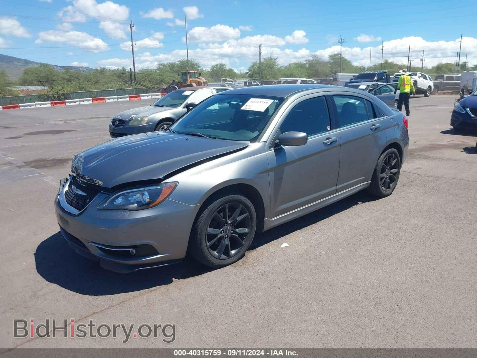 2013 CHRYSLER 200 - VIN: 1C3CCBCGXDN719651 - Фото 2