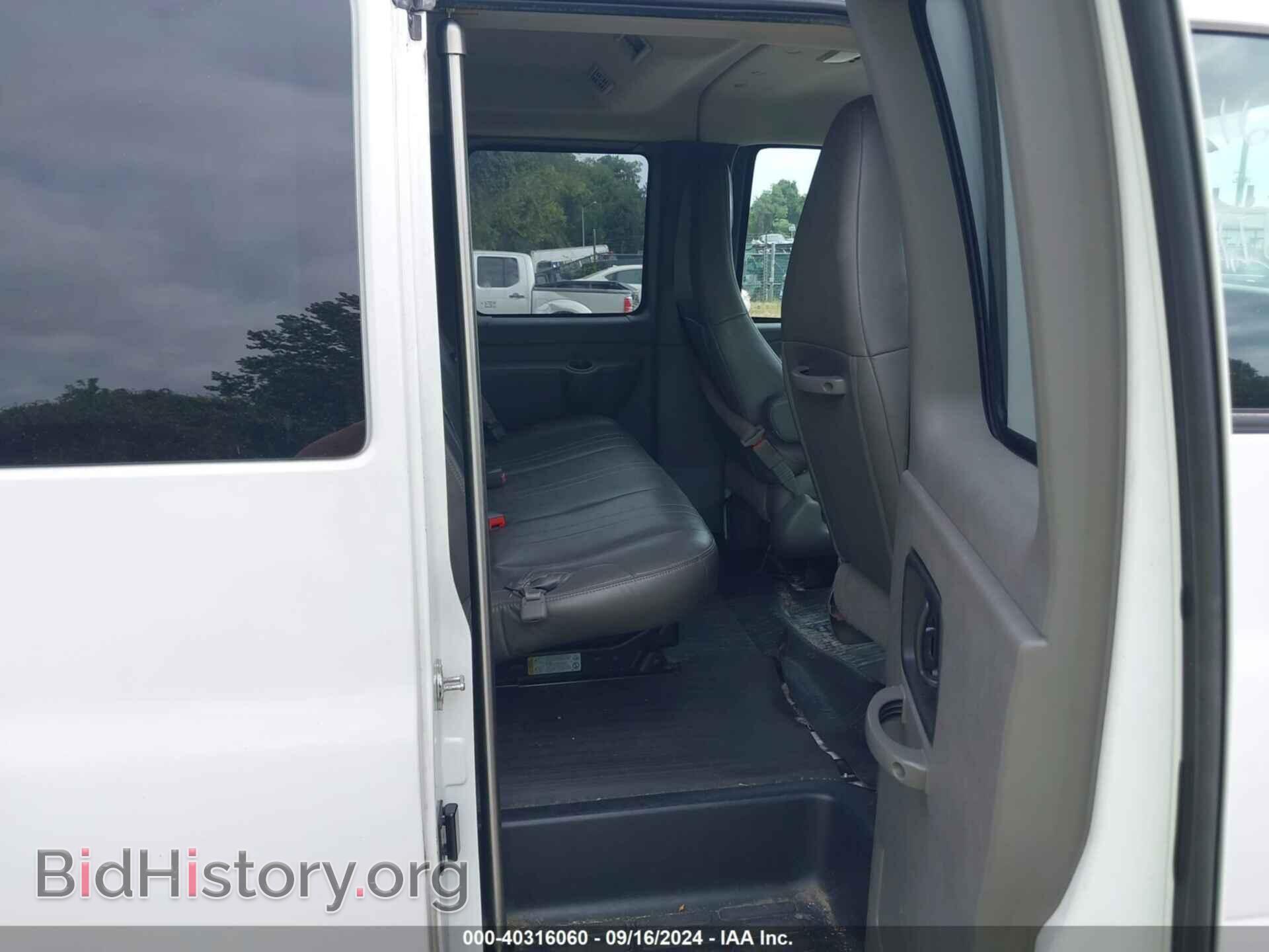 2017 CHEVROLET EXPRESS 3500 - VIN: 1GAZGNFF2H1332550 - Фото 8