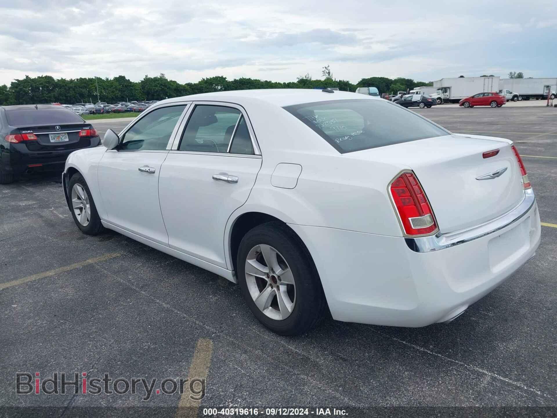 2013 CHRYSLER 300 - VIN: 2C3CCAAG0DH702637 - Фото 3