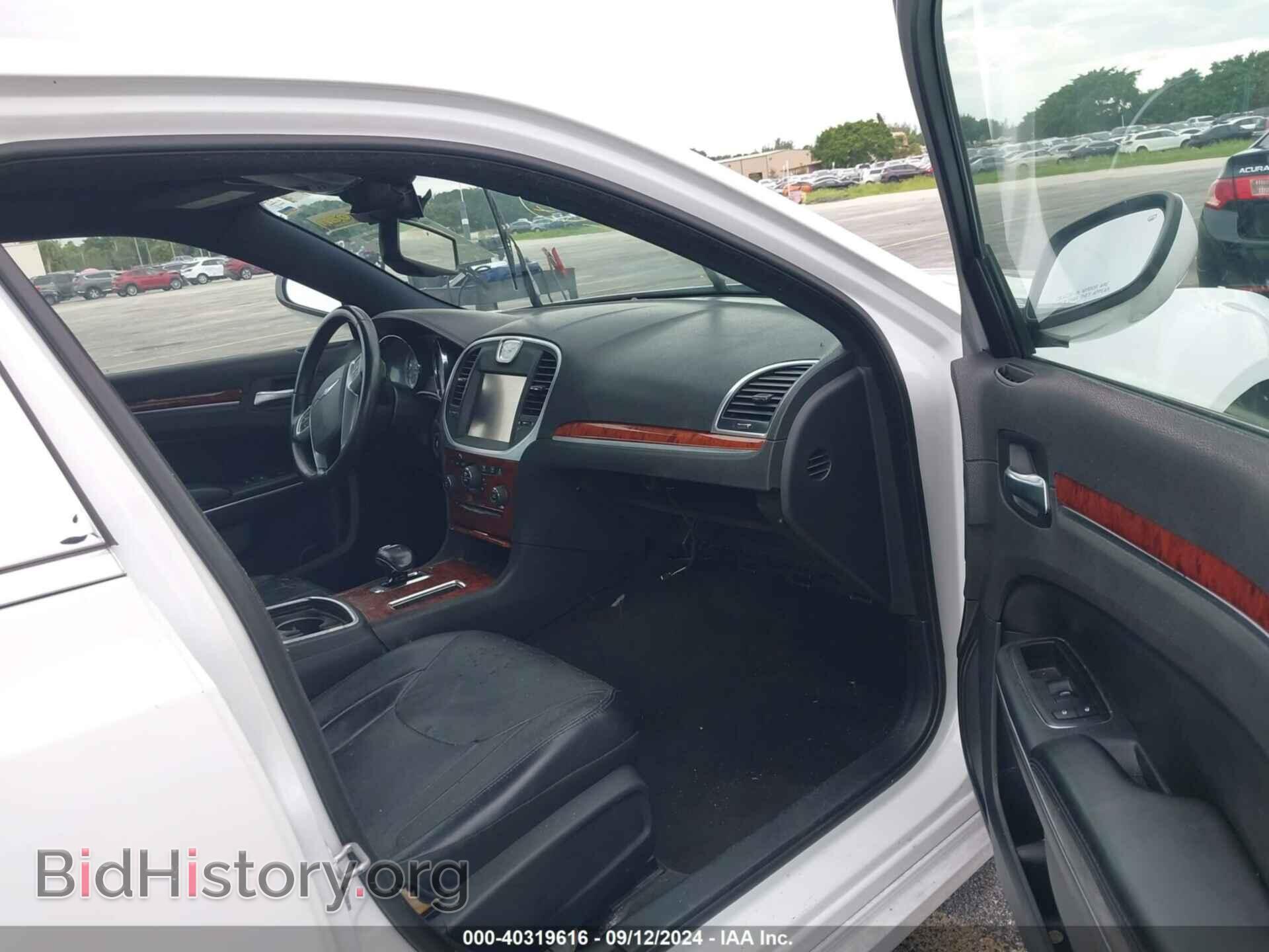 2013 CHRYSLER 300 - VIN: 2C3CCAAG0DH702637 - Фото 5