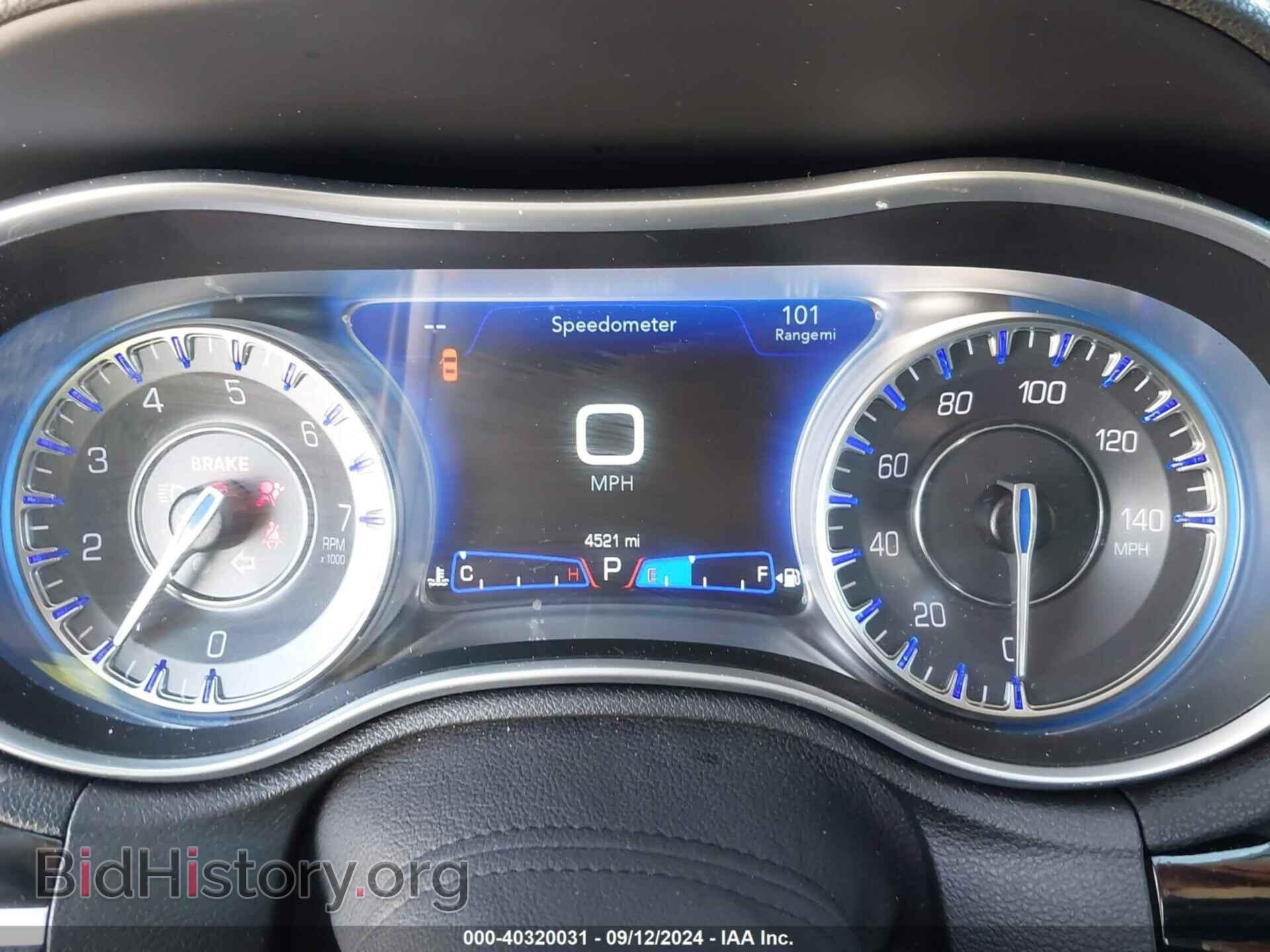2023 CHRYSLER 300 - VIN: 2C3CCAAG1PH585350 - Фото 7
