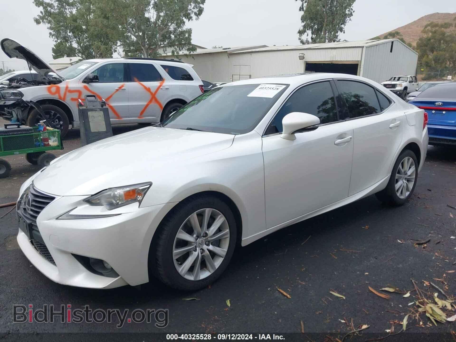2016 LEXUS IS 200T - VIN: JTHBA1D20G5006237 - Фото 2