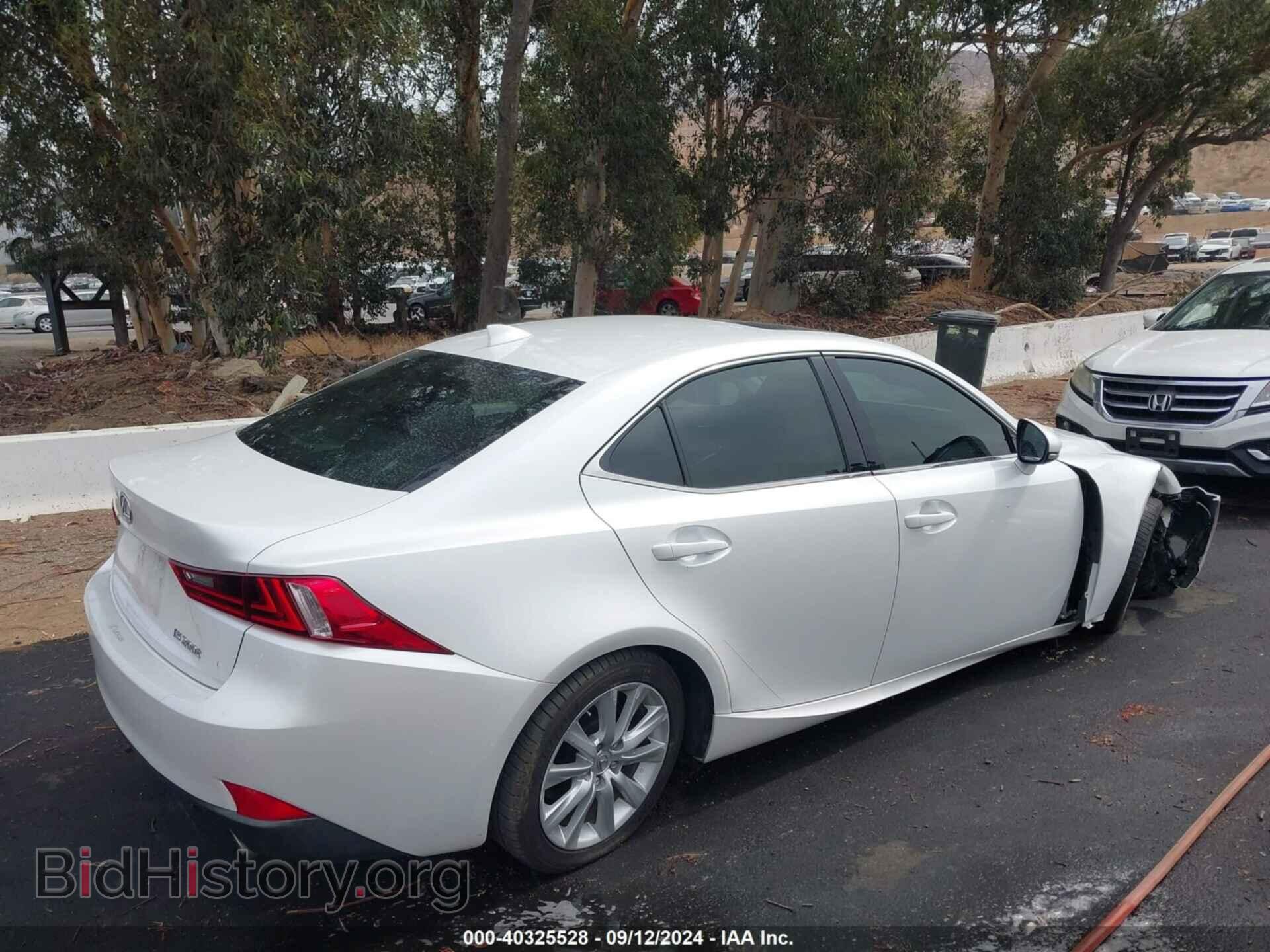 2016 LEXUS IS 200T - VIN: JTHBA1D20G5006237 - Фото 4