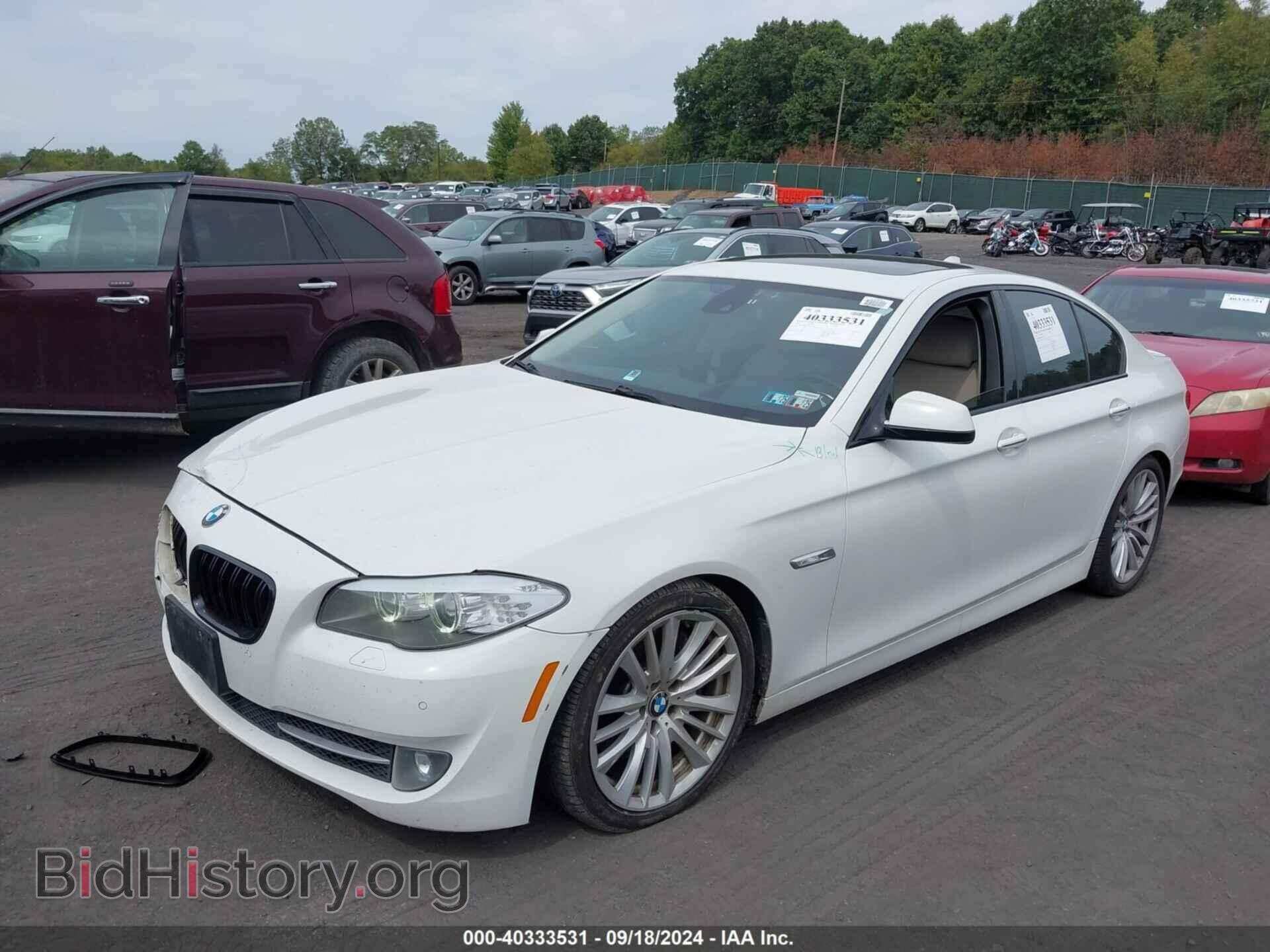 2011 BMW 550I - VIN: WBAFR9C59BC758025 - Фото 2