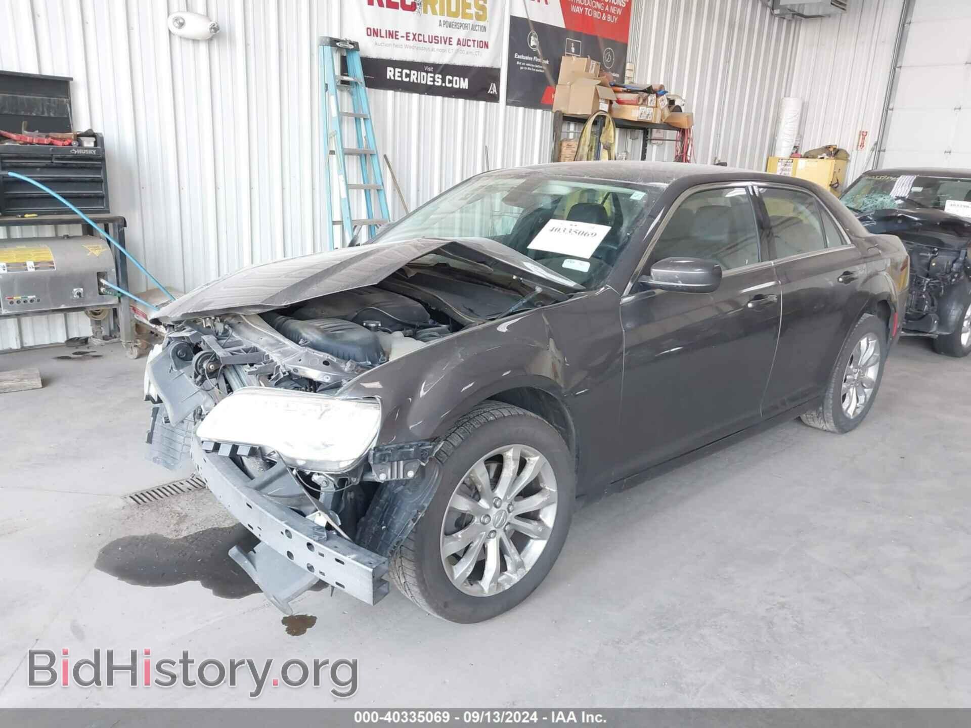 2017 CHRYSLER 300 - VIN: 2C3CCARG9HH544986 - Фото 2