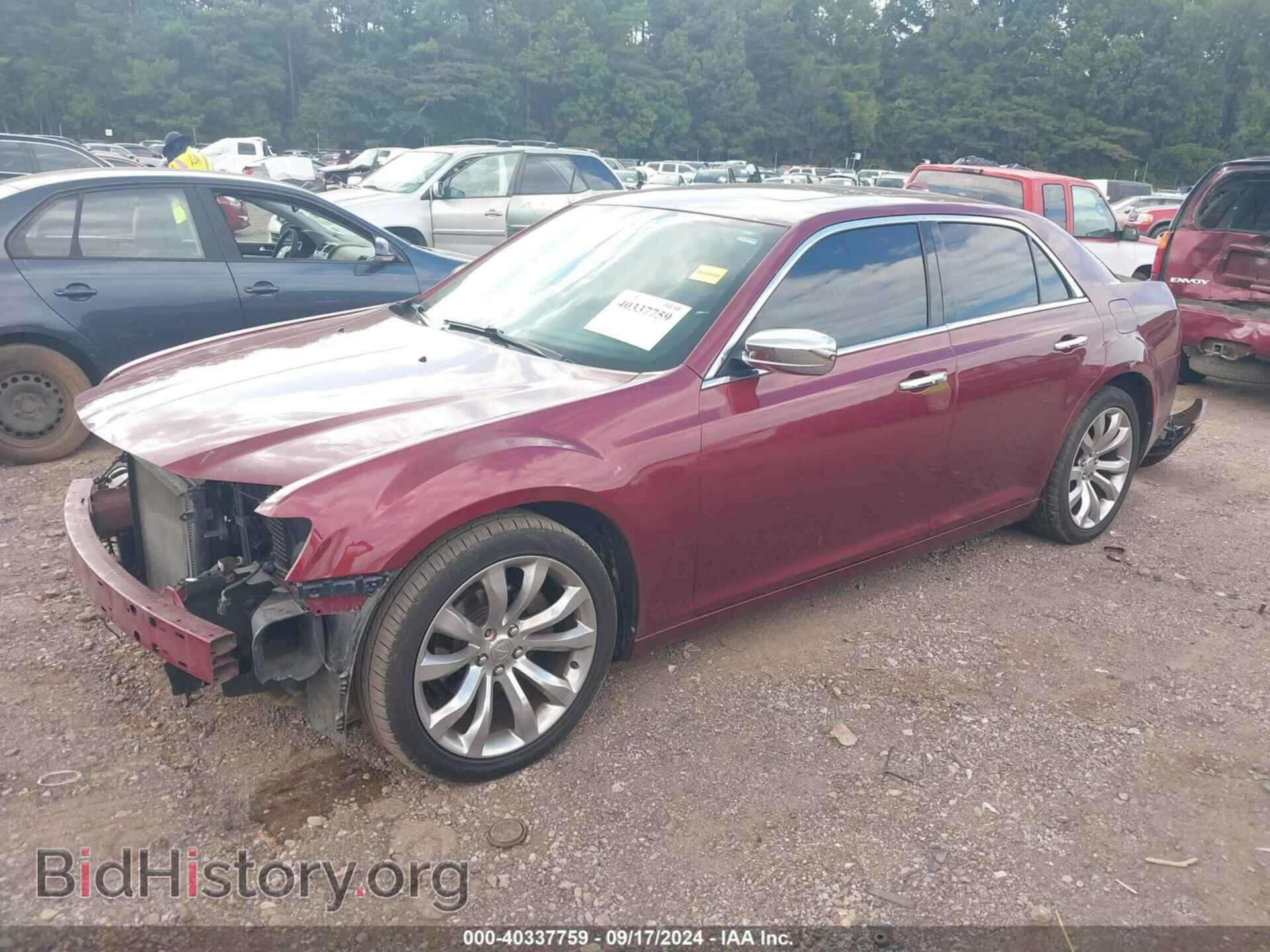 2019 CHRYSLER 300 - VIN: 2C3CCAEG7KH613350 - Фото 2