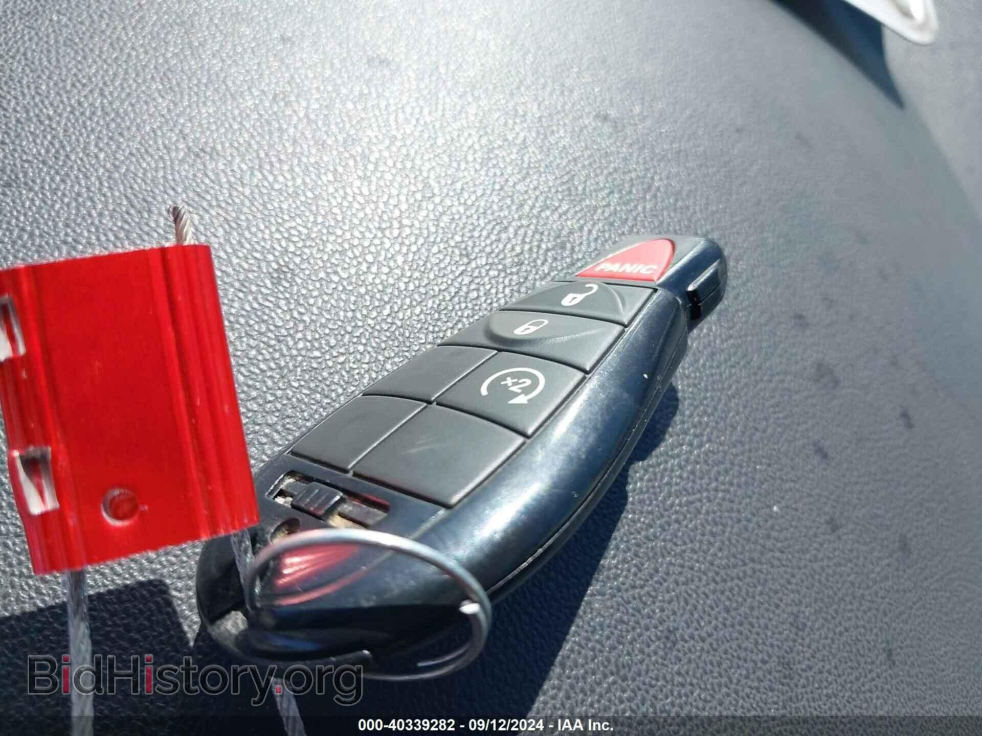 2010 CHRYSLER 300 - VIN: 2C3CA4CD3AH199112 - Фото 11