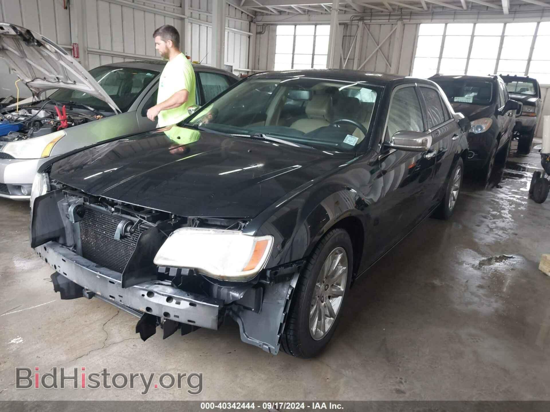 2012 CHRYSLER 300 - VIN: 2C3CCACG0CH279229 - Фото 2