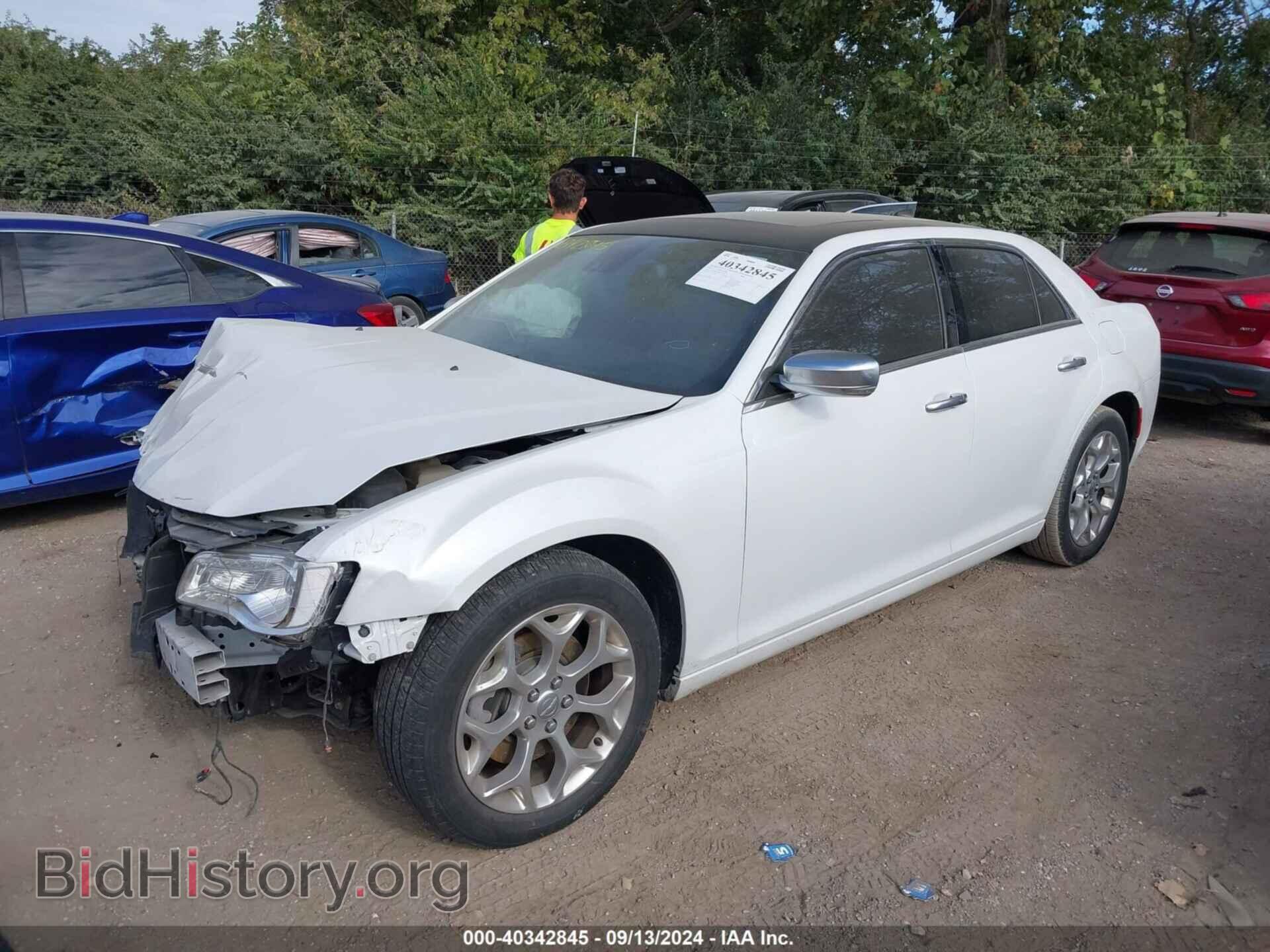 2016 CHRYSLER 300C - VIN: 2C3CCASG5GH191557 - Фото 2