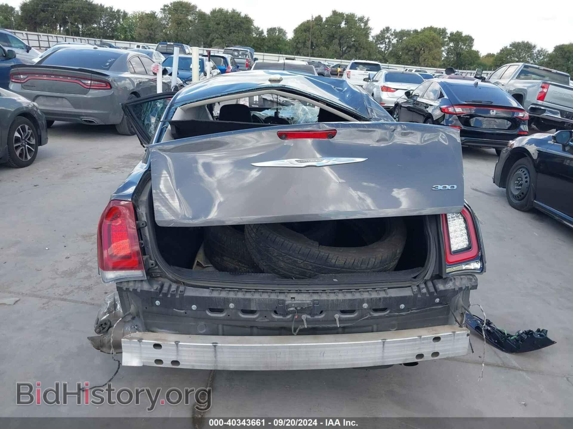 2018 CHRYSLER 300 - VIN: 2C3CCAAG5JH301984 - Фото 17