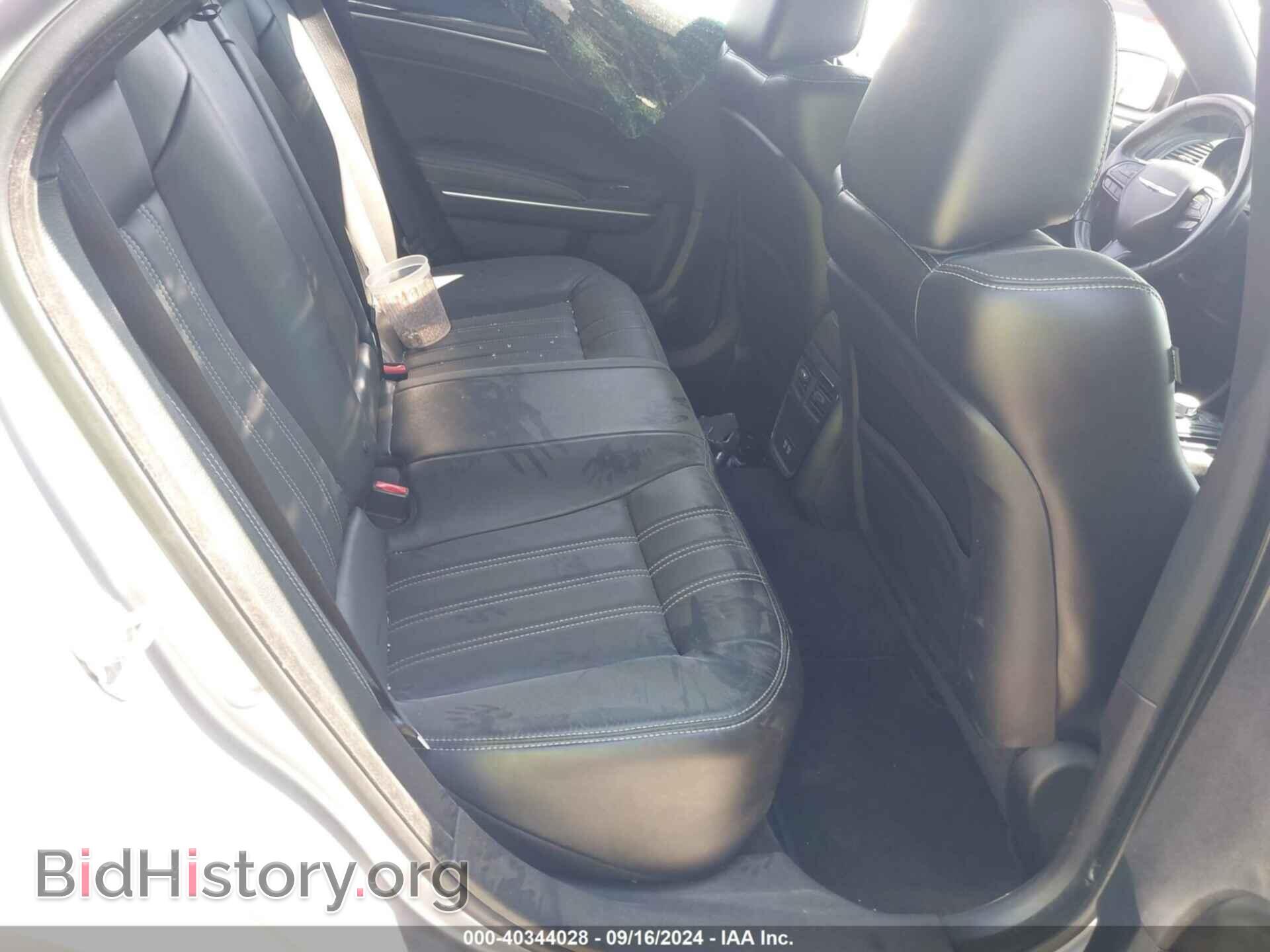 2018 CHRYSLER 300 - VIN: 2C3CCAGG4JH160767 - Фото 8
