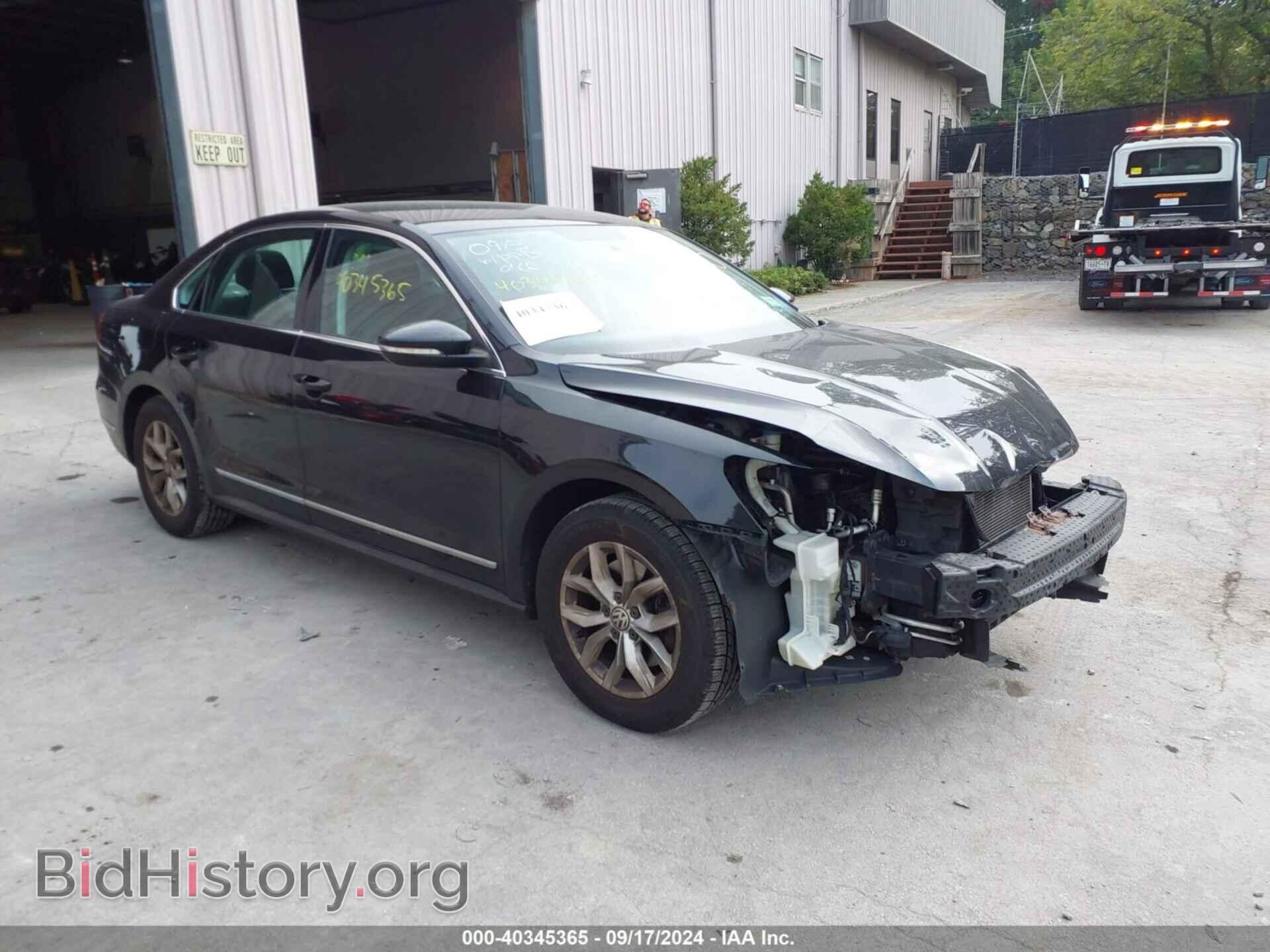 Photo 1VWAT7A37HC036062 - VOLKSWAGEN PASSAT 2017
