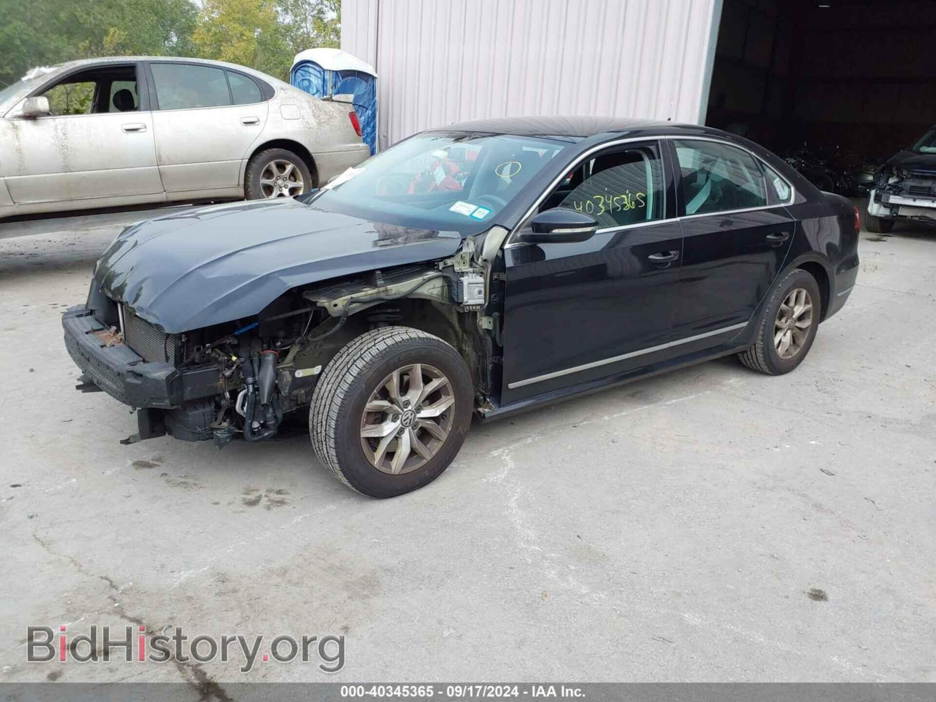 2017 VOLKSWAGEN PASSAT - VIN: 1VWAT7A37HC036062 - Фото 2