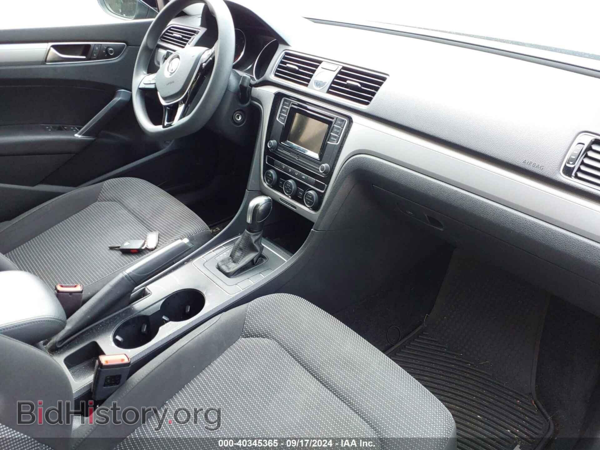 2017 VOLKSWAGEN PASSAT - VIN: 1VWAT7A37HC036062 - Фото 5