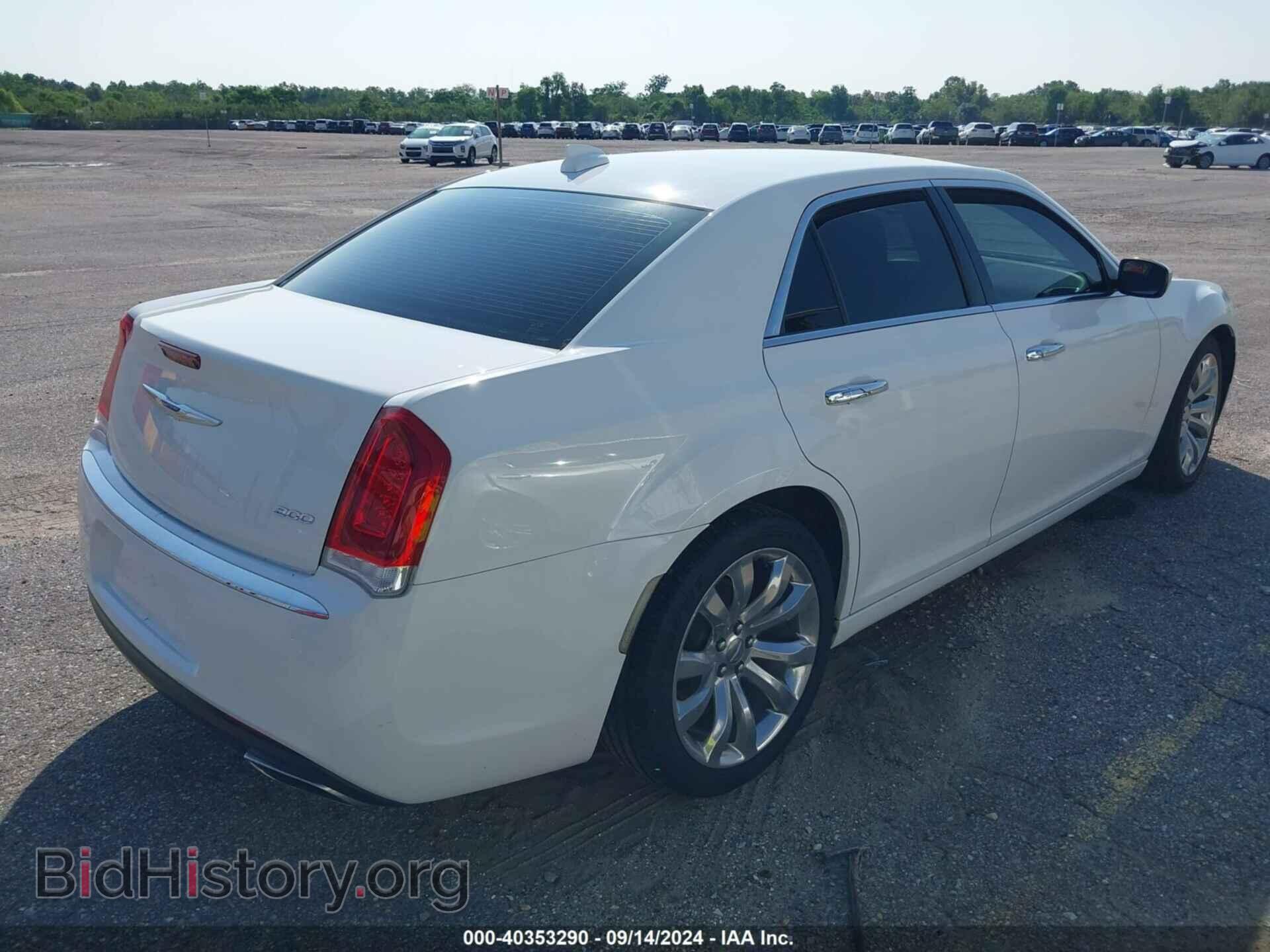 2019 CHRYSLER 300 - VIN: 2C3CCAEG4KH528496 - Фото 4