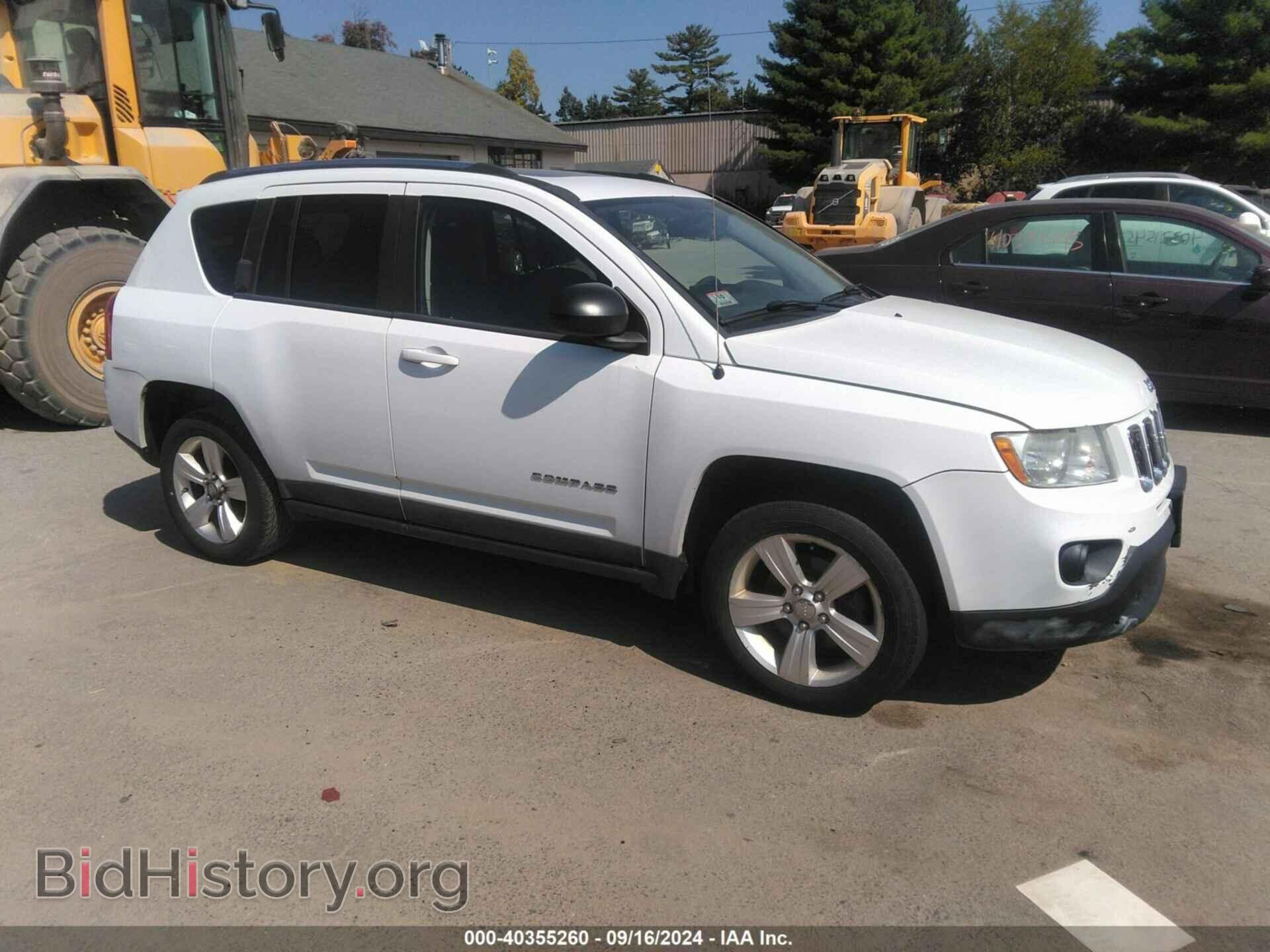 Photo 1J4NF1FB6BD239173 - JEEP COMPASS 2011