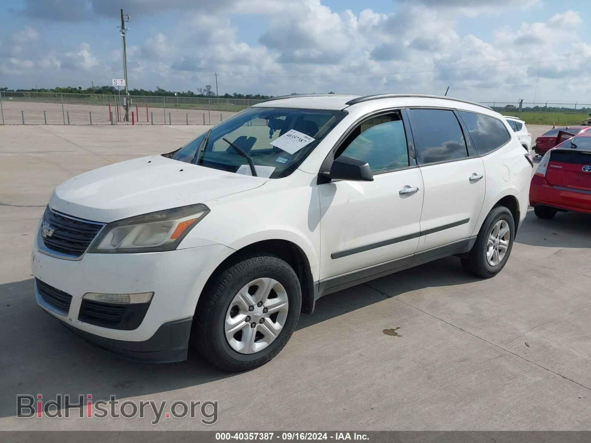 2014 CHEVROLET TRAVERSE - VIN: 1GNKRFKD0EJ205781 - Фото 2